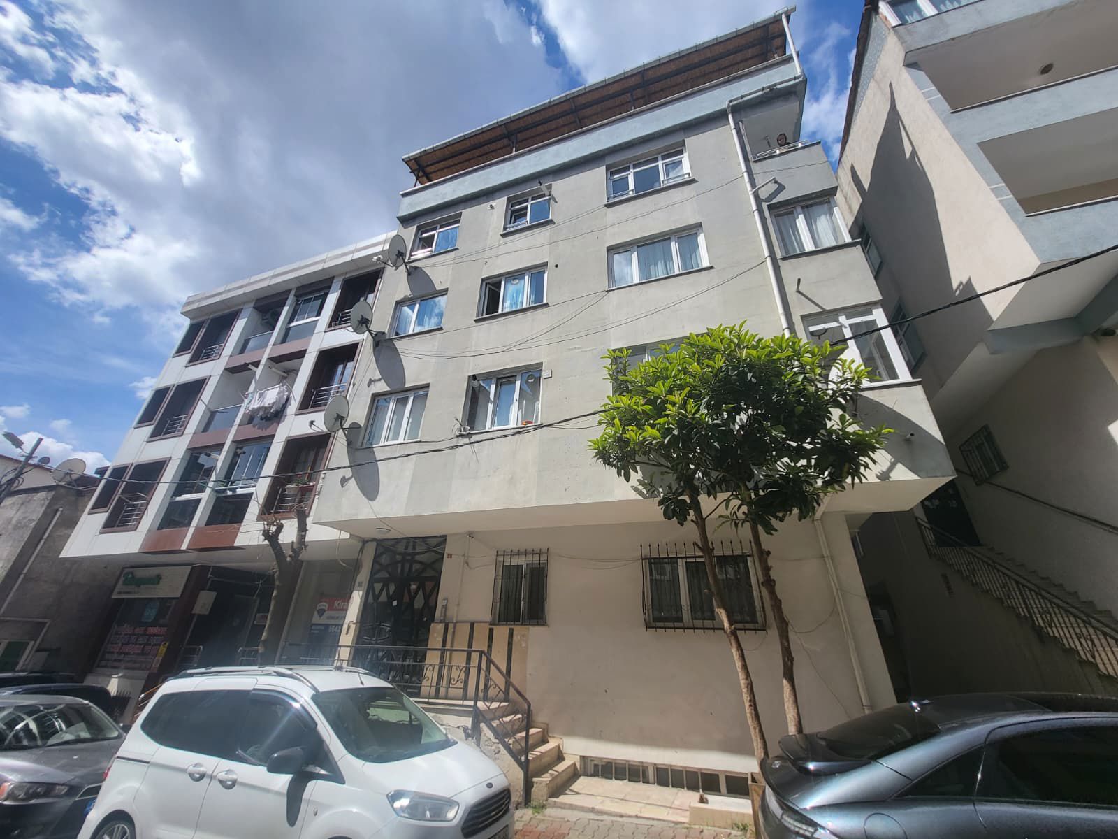 ÇEKMEKÖY METROYA YAKIN SATILIK 2+1 ARAKAT DAIRE