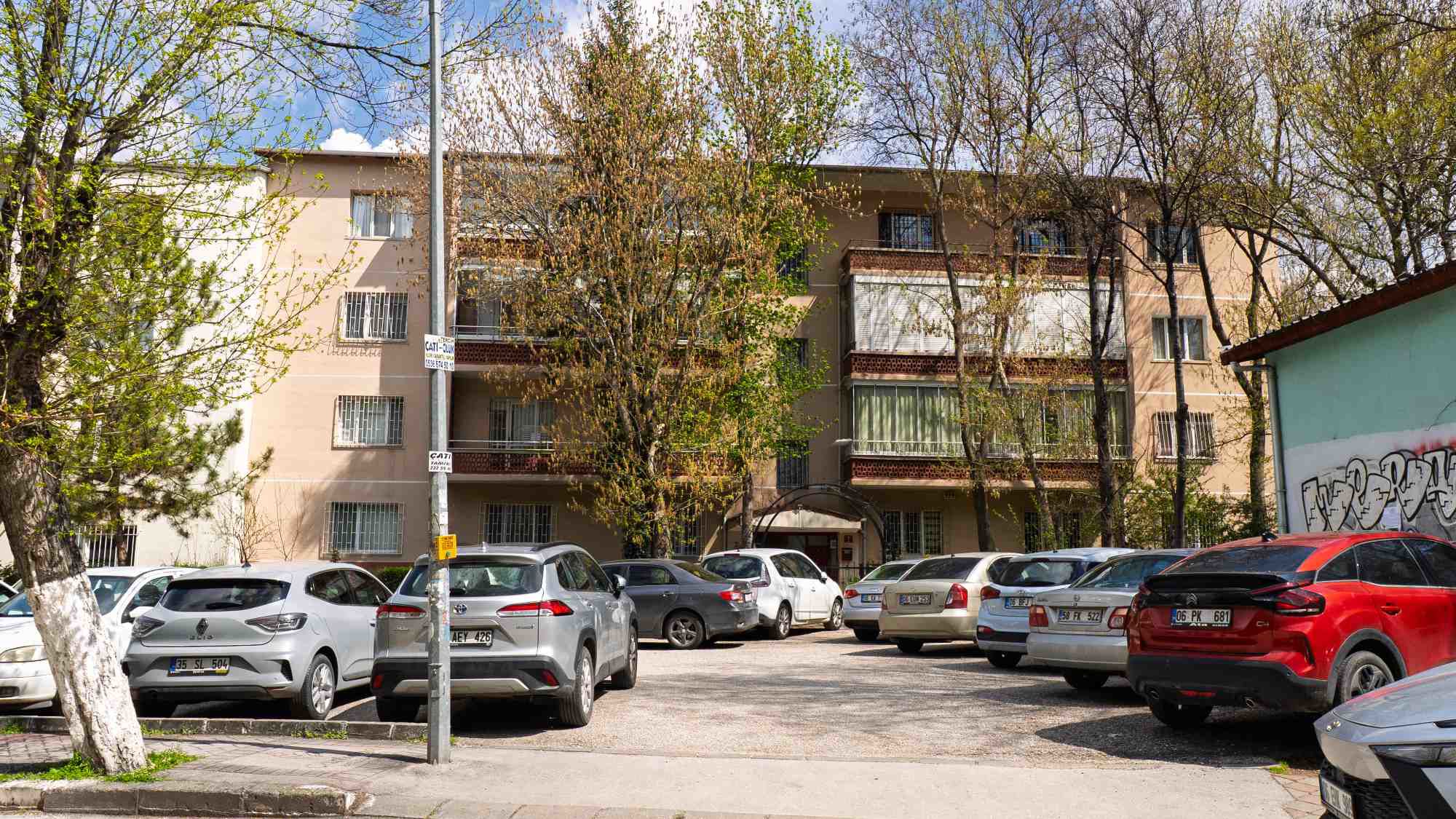 EMEK İSRAİL EVLERİ'NDE ARA KAT, EŞYALI KIRALIK 3+1 DAIRE