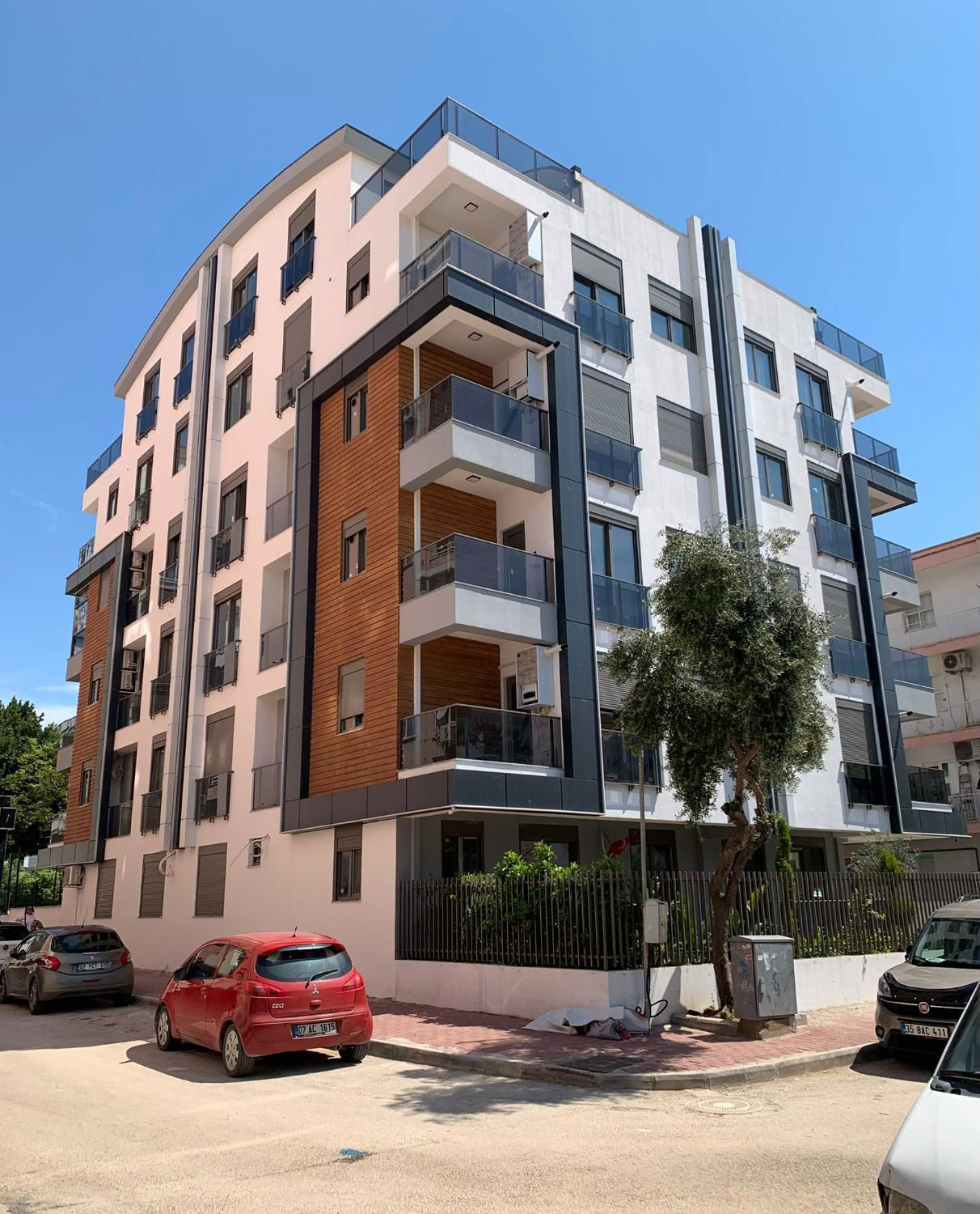 VARLIK MAHALLESİNDE YENİ BİNADA ARAKAT EŞYASIZ KİRALIK 2+1 DAİRE