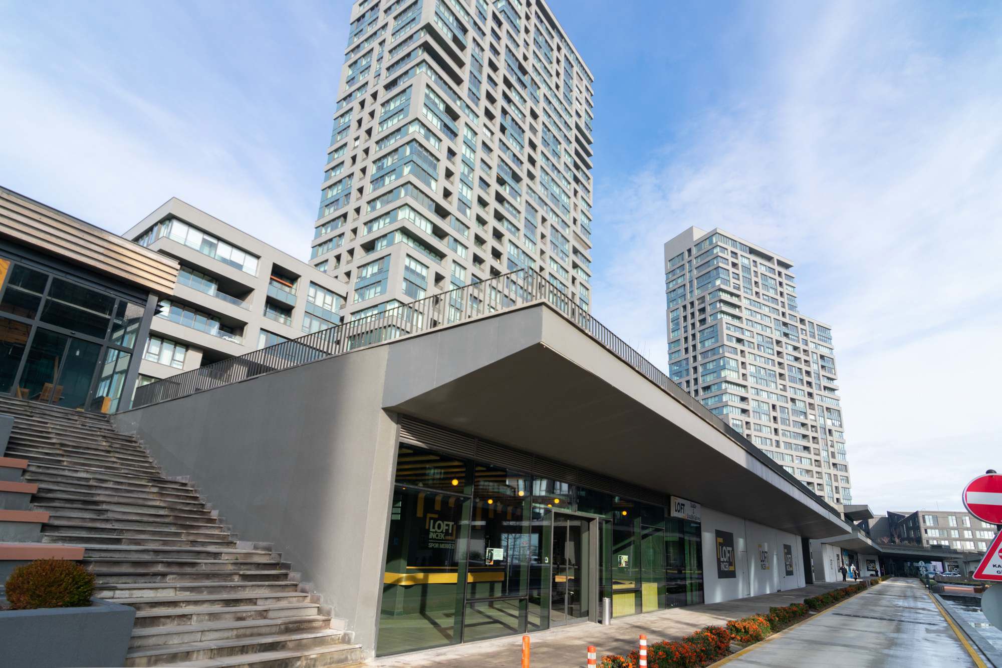İNCEK LOFT B3 BLOK 18. KAT ŞEHİR CEPHELİ MOBİLYALI 1+1 DAİRE