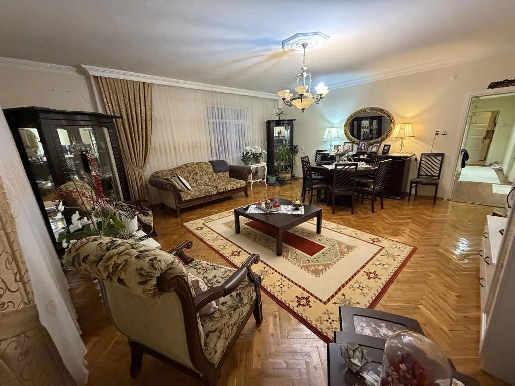 BAĞCILAR MEYDAN'DA GENİŞ,AYDINLIK VE KÖŞE KONUMDA 125M² 3+1