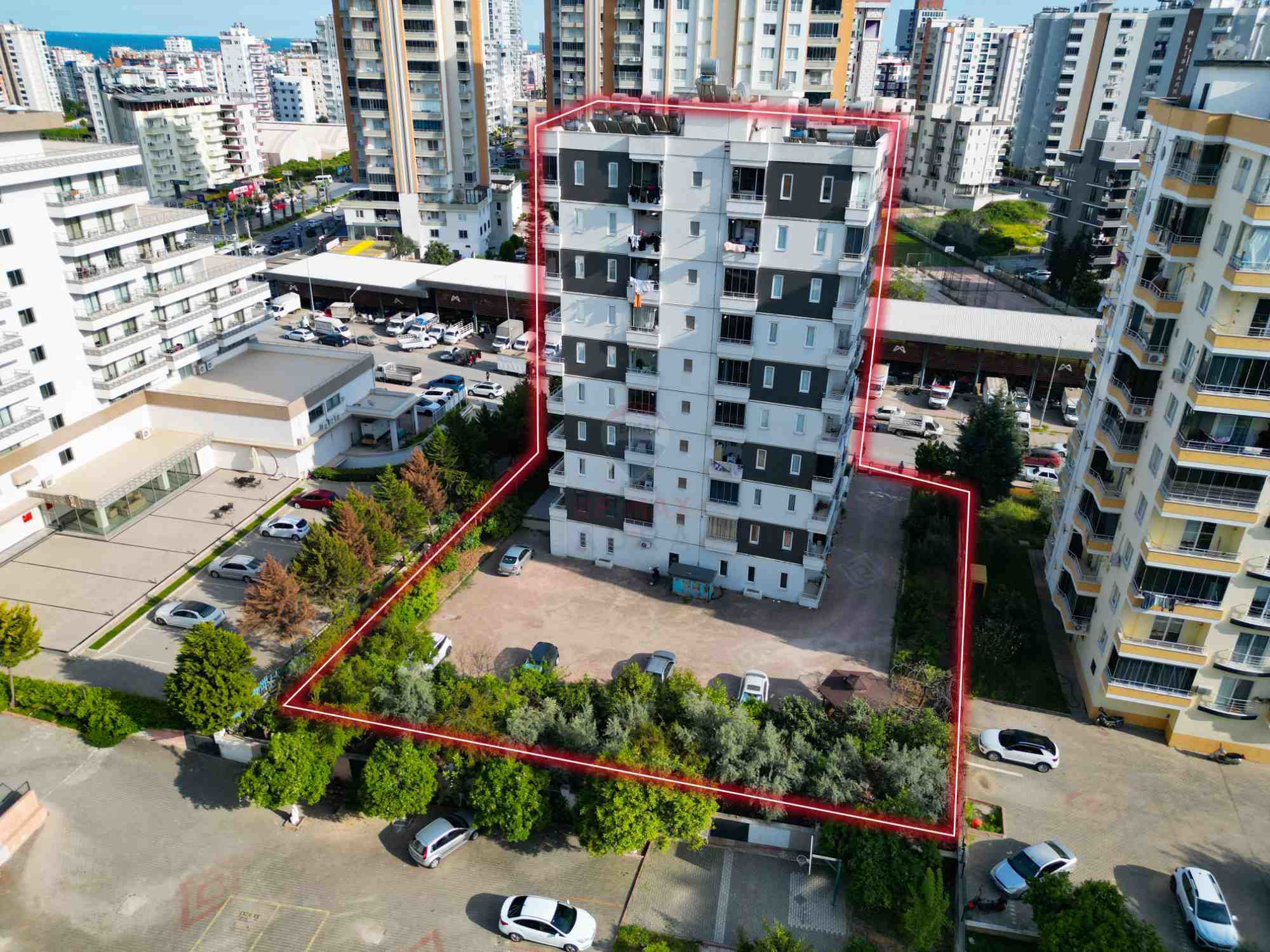 RE/MAX AURADAN YENİŞEHİR ÇİFTLİKKÖYDE SİTE İÇİ SATILIK 3+1 DAİRE