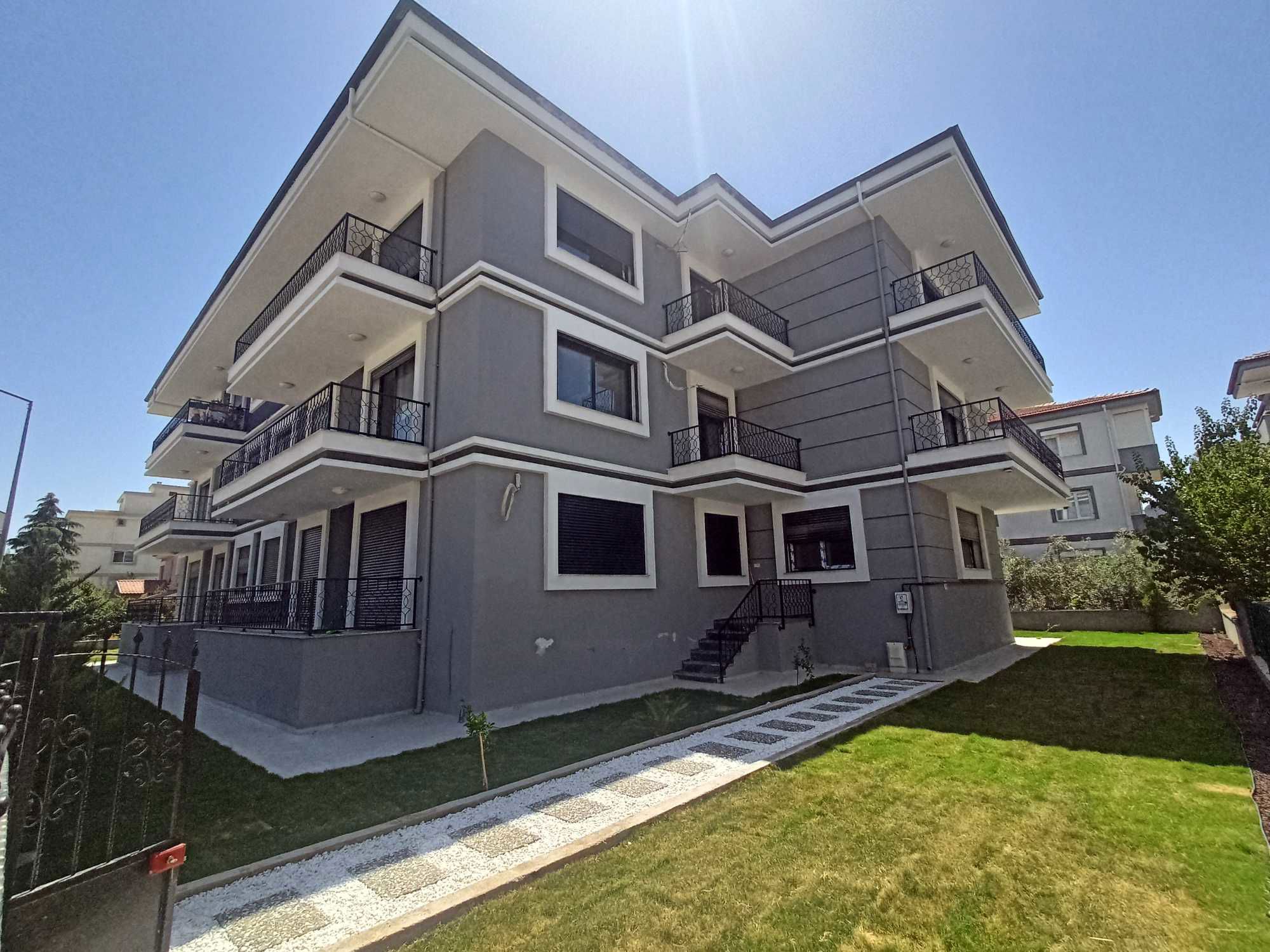 SEFERİHİSAR'IN EN DEĞERLİ BÖLGESİNDE 2+1 KİRALIK SIFIR DAİRE