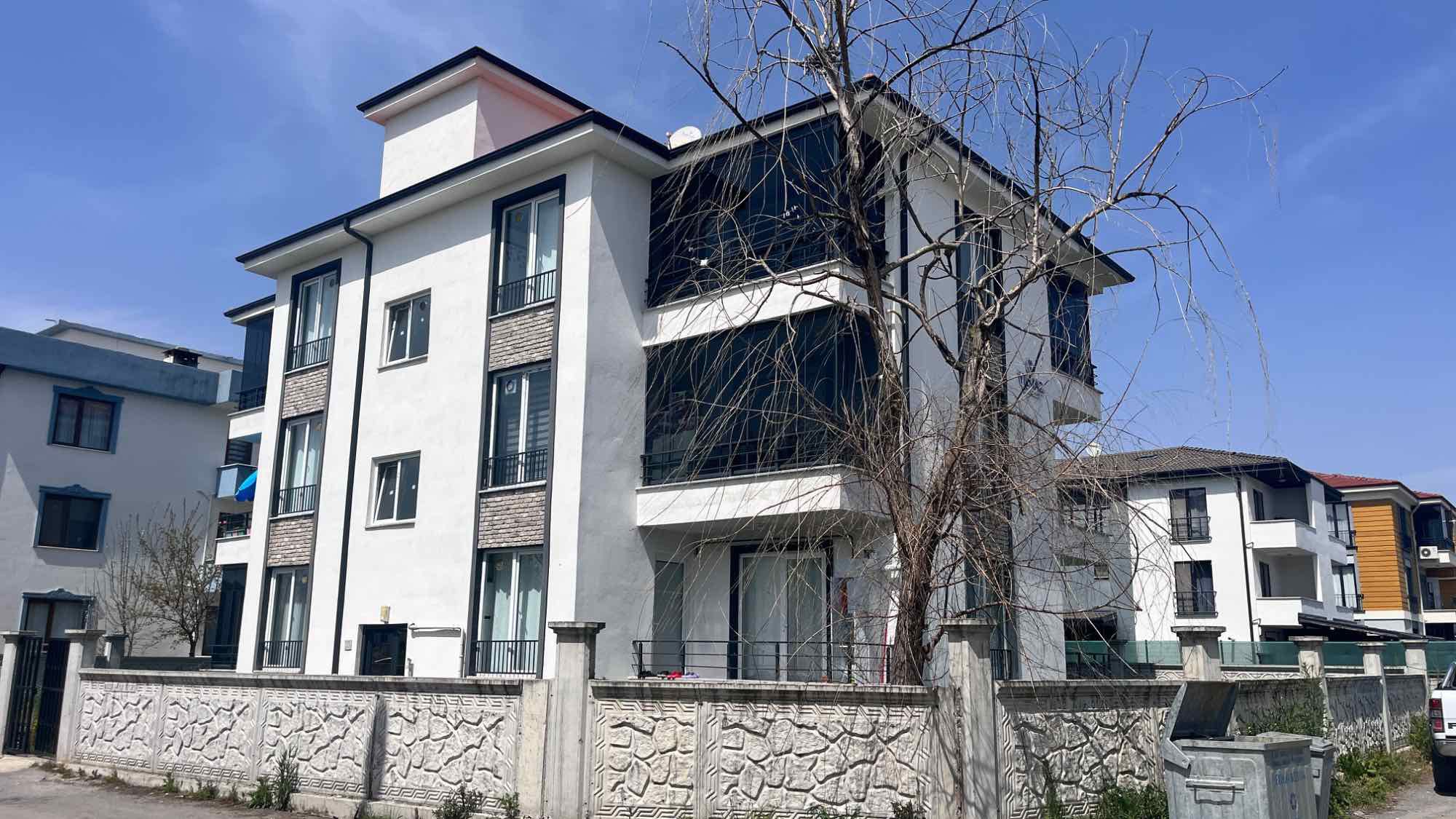 SERDİVAN YAZLIK VATAN MAHALLEDE 2+1 ARAKAT 95 M2 DAİRE