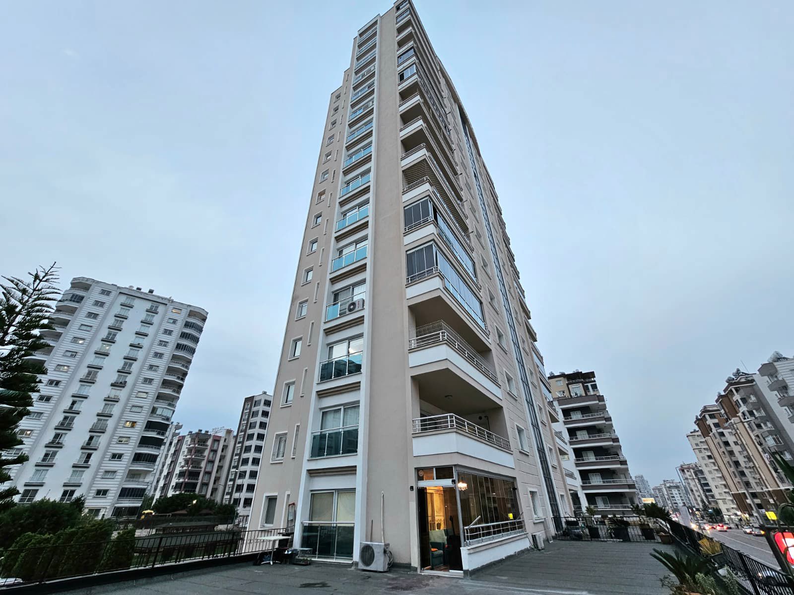 REMAX RİNA'DAN YAŞAR DOĞU CAD. ÜZERİ 250M² TERASLI 4+1