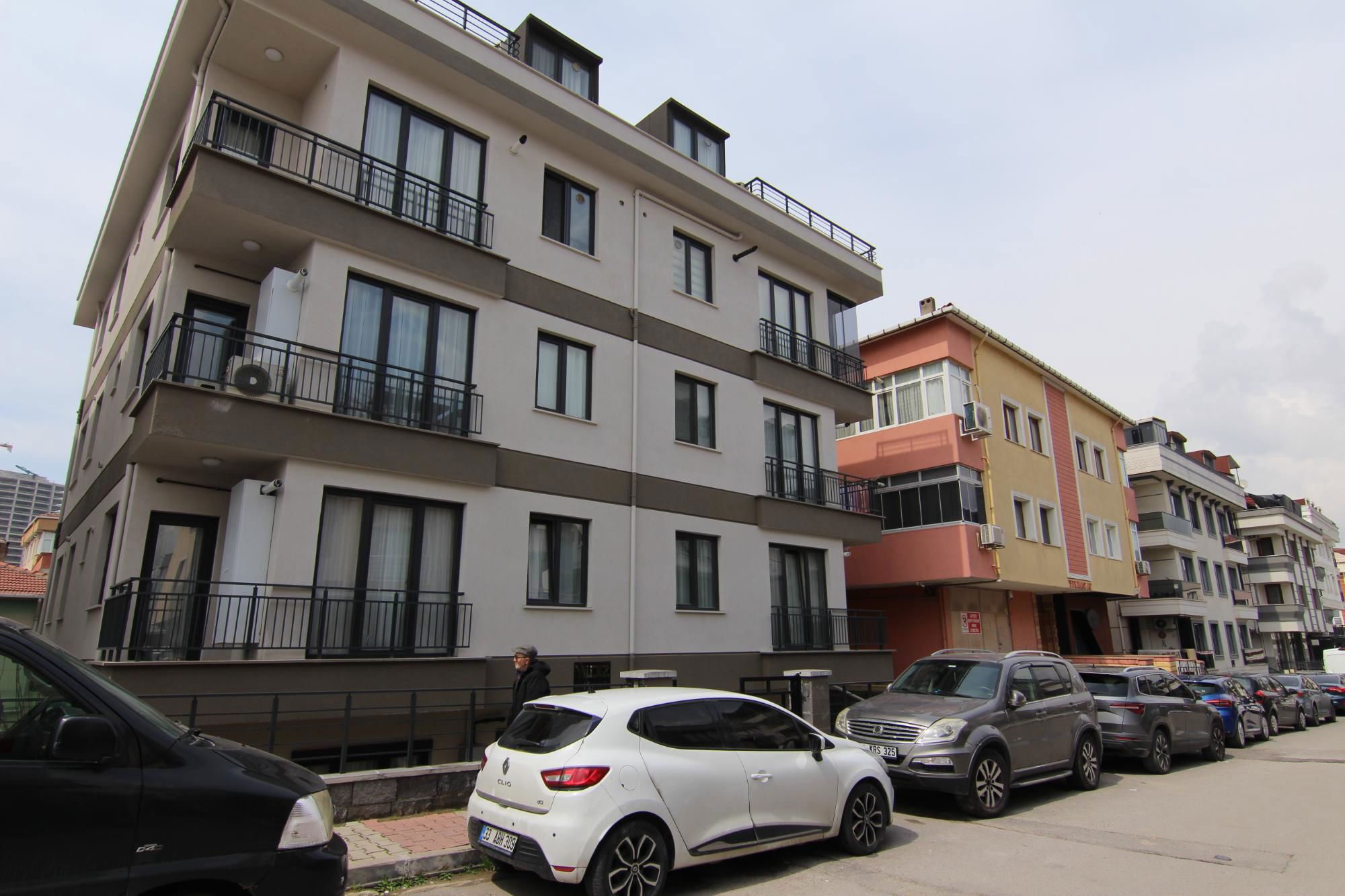 AYDINEVLER MERKEZDE 2 YAŞINDA ARA KAT BALKONLU İSKANLI 1+1