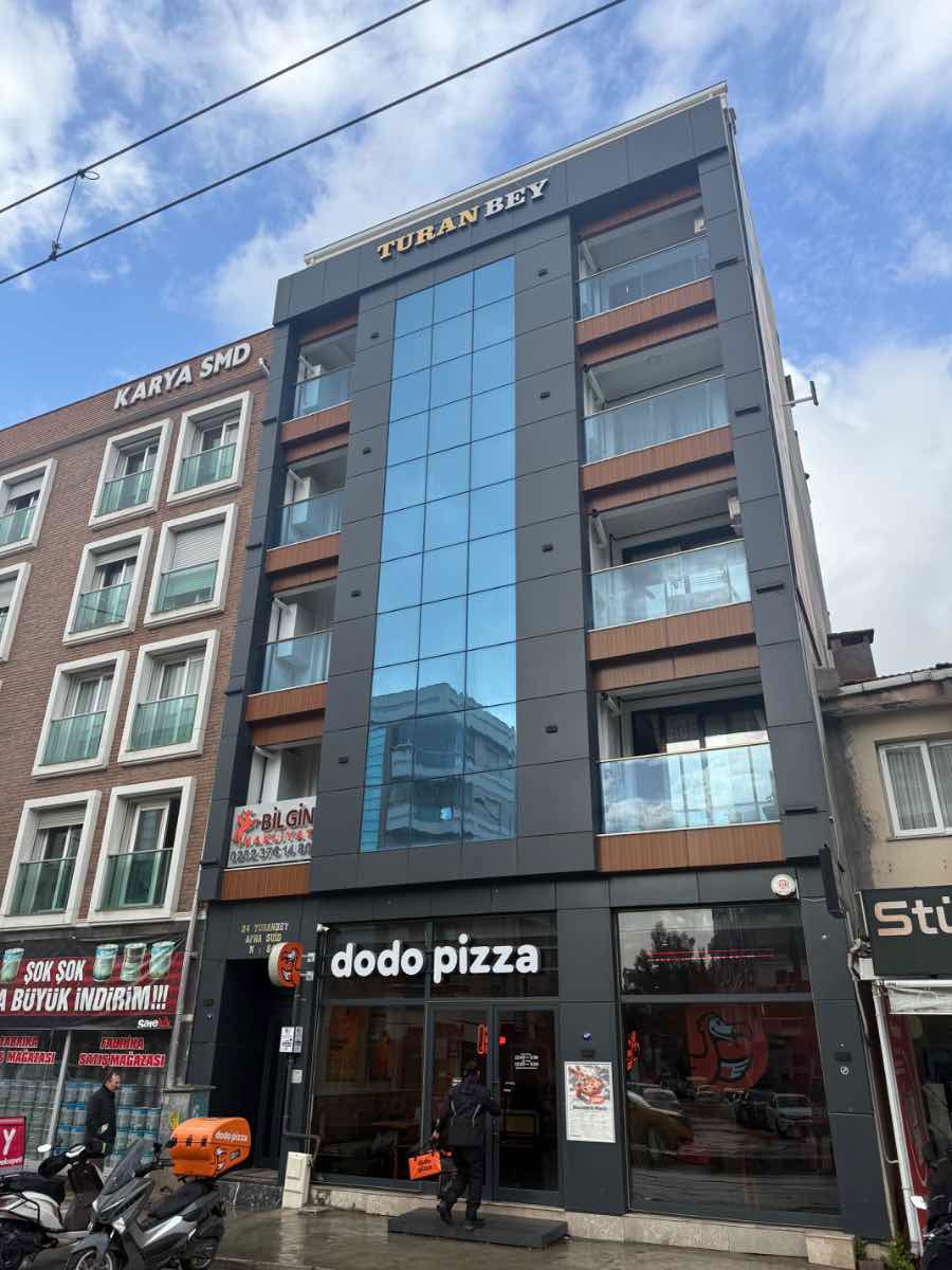 ÇIĞLI ATAŞEHIR TRAMVAY HATTI ÜZERI YENI BINA 2+1 KİRALIK DAIRE