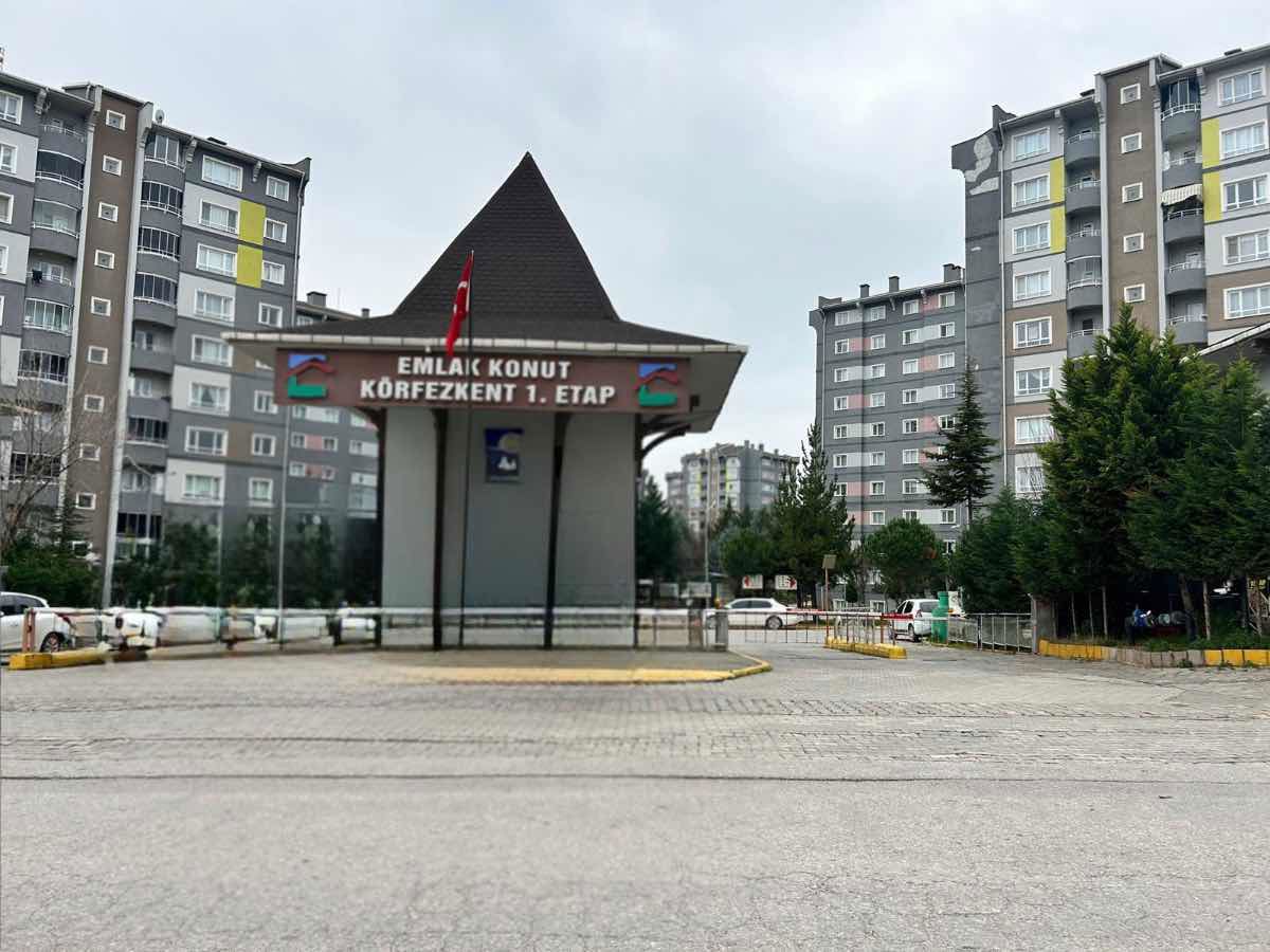 KÖRFEZKENT 1. ETAPTA İÇİ YENİLENMİŞ SATILIK 3+1 ARAKAT DAİRE