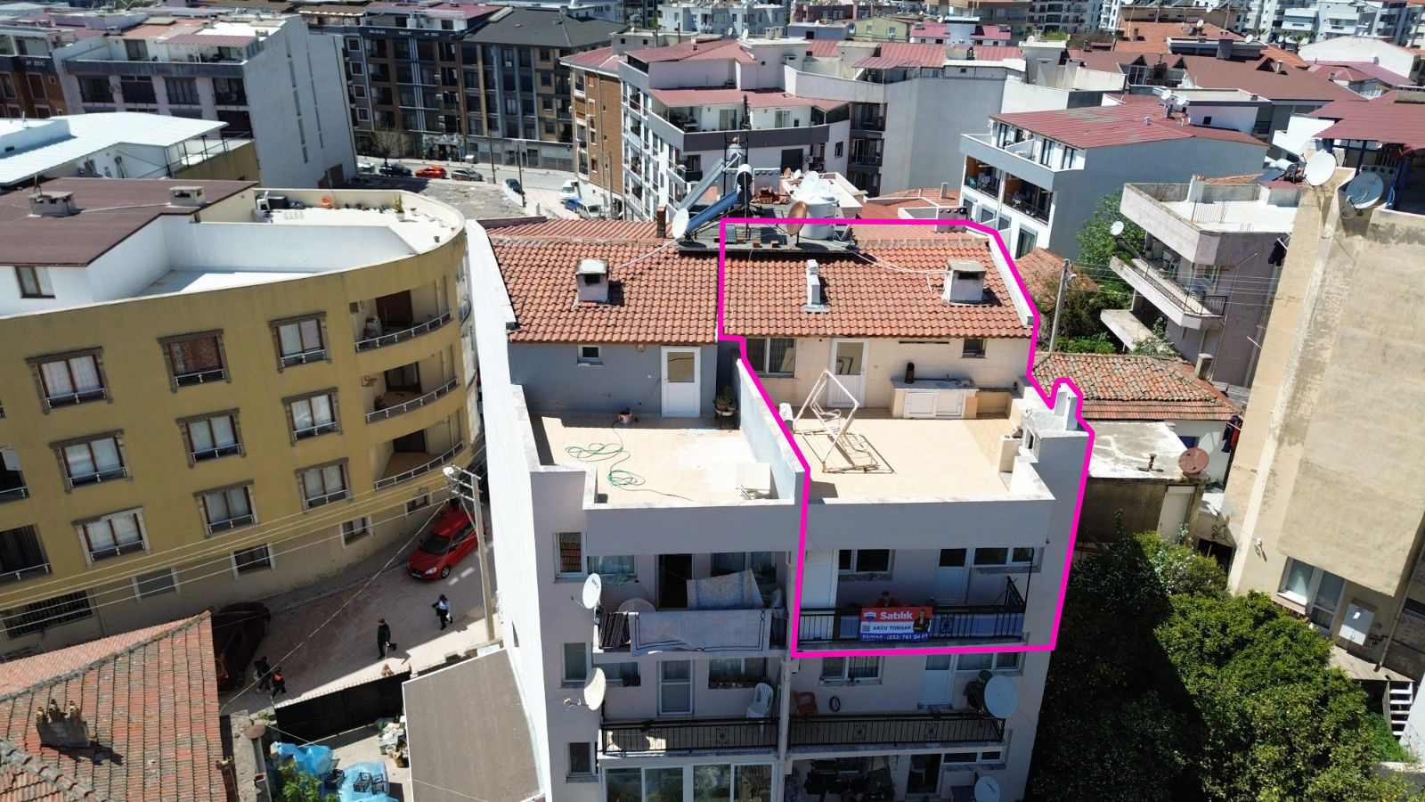 SEFERIHISAR MERKEZ DE GENIŞ 3+1 DUBLEKS SATILIK TERASLI DAIRE