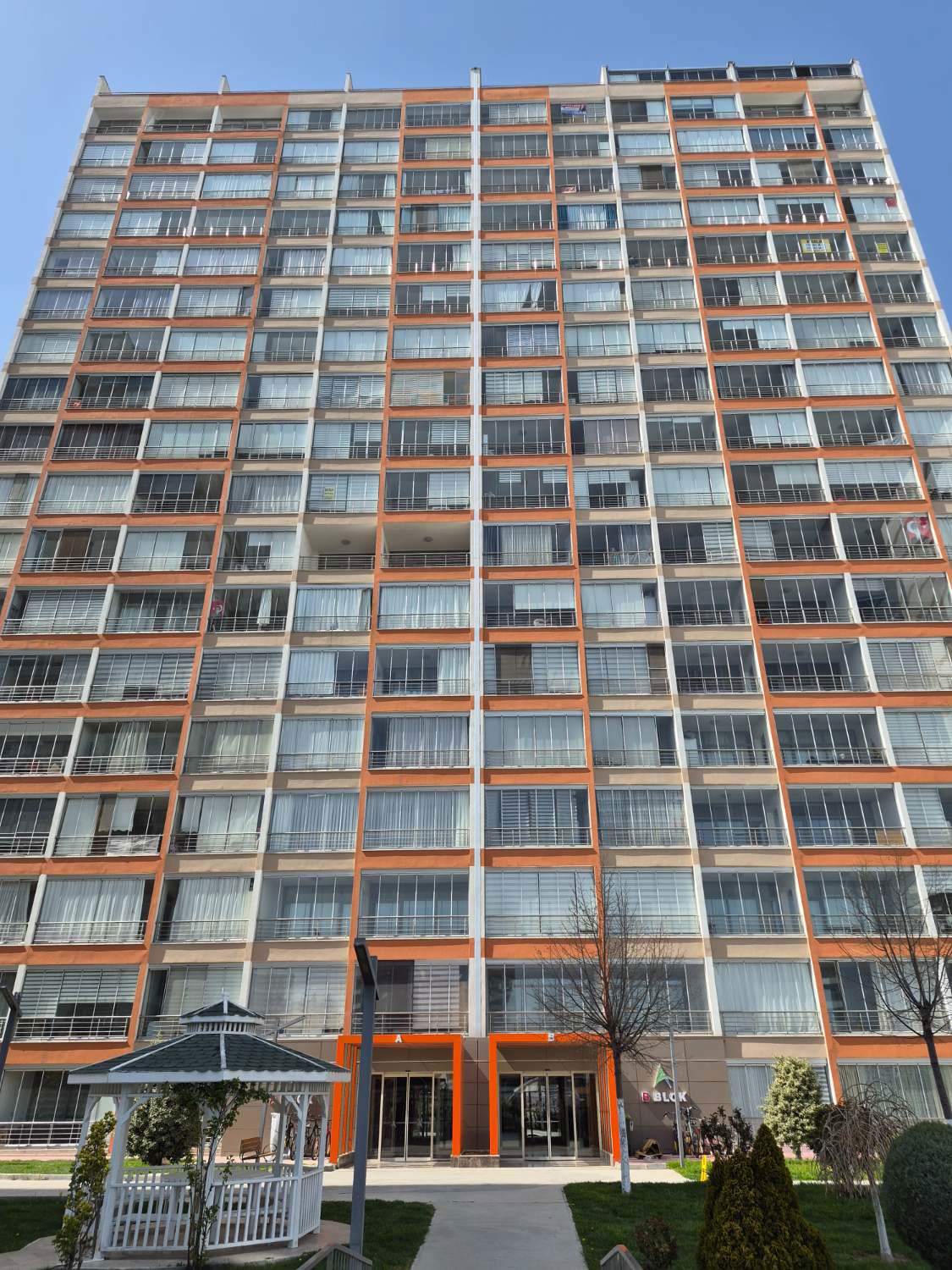 ATAYILDIZ GÖLDE LUXE 1.ETAP KONUTLARINDA MANZARALI ÖNÜ AÇIK 1+1 DAIRE