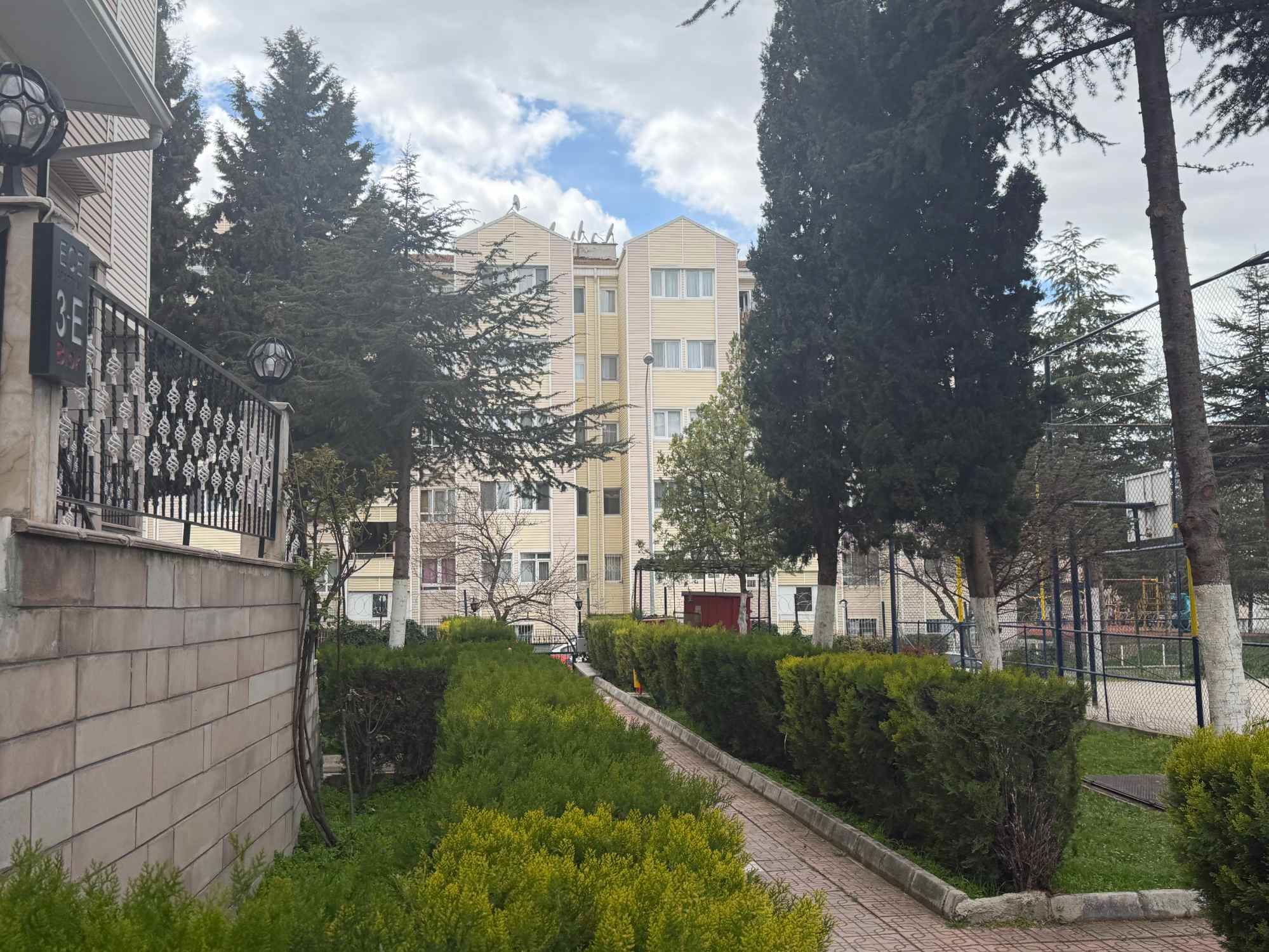 ETİMESGUT OĞUZLARDA FULL YENİLENMİŞ SATILIK 3+1 DAİRE