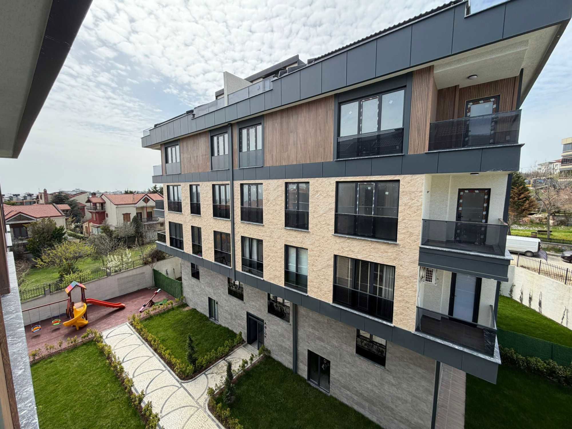 BEYLIKDÜZÜ KAVAKLI DENIZ MANZARALI DUBLEKS DAIRE