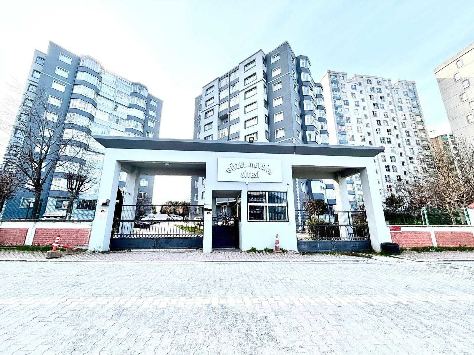 REMAX KULE'DEN TÜYAP'IN HEMEN YANINDA GÜZEL MEVSIM SITESINDE 3+1 SATILIK DAIRE