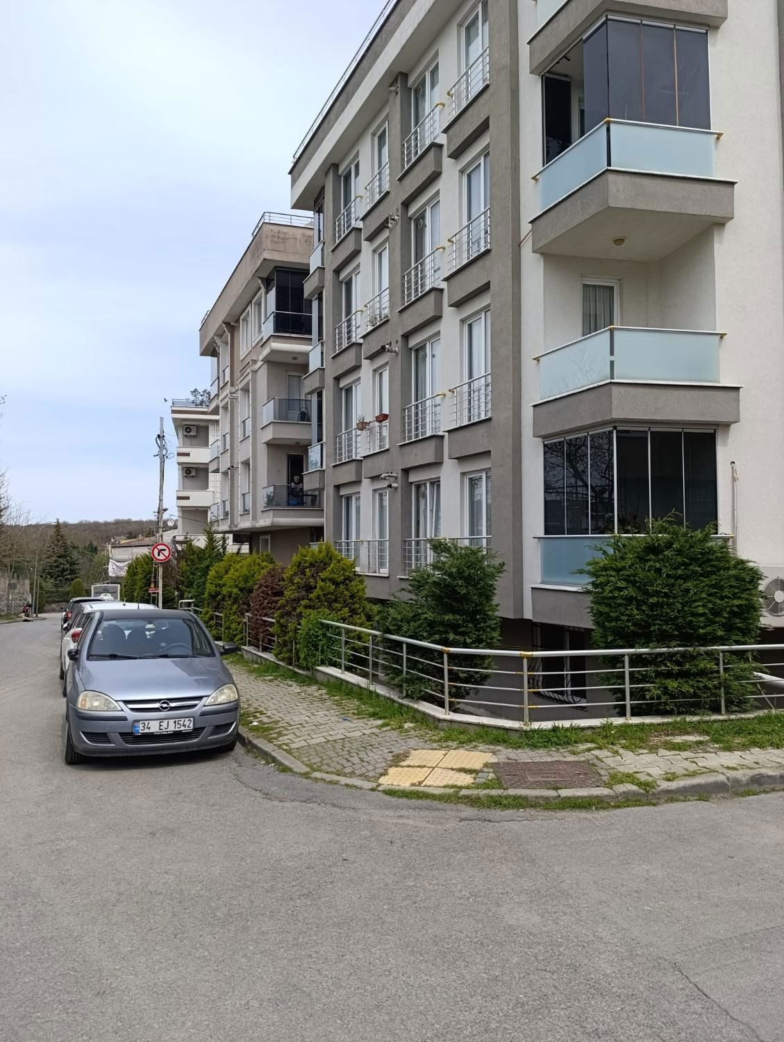 ÇEKMEKÖY'ÜN ELIT VE MERKEZI KONUMUNDA IÇI YENILENMIŞ BAKIMLI KIRALIK DAIRE