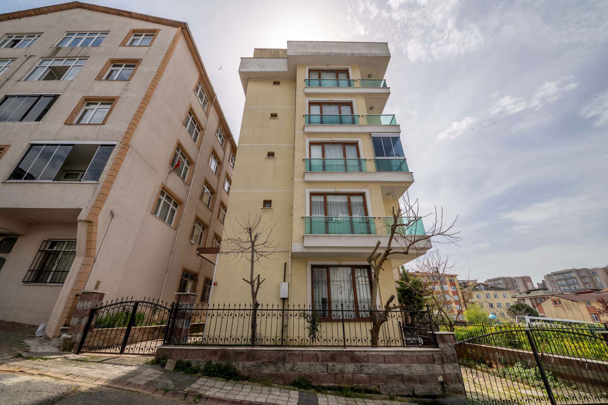 ÜMRANİYE IHLAMURKUYU'DA SATILIK 2+1 DAİRE