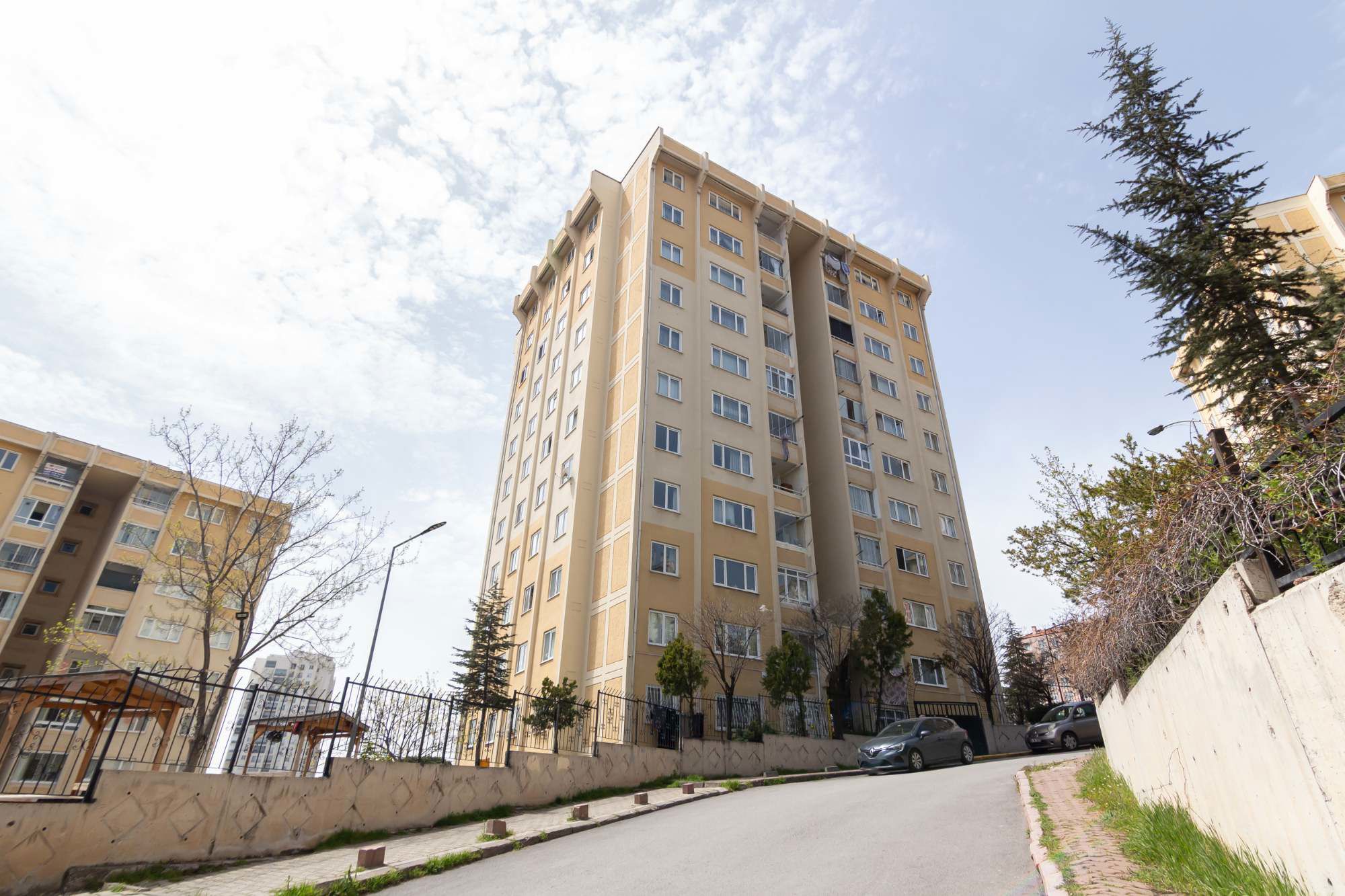 AKTAŞ TOKİ KONUTLARINDA 3+1 SATILIK DAİRE
