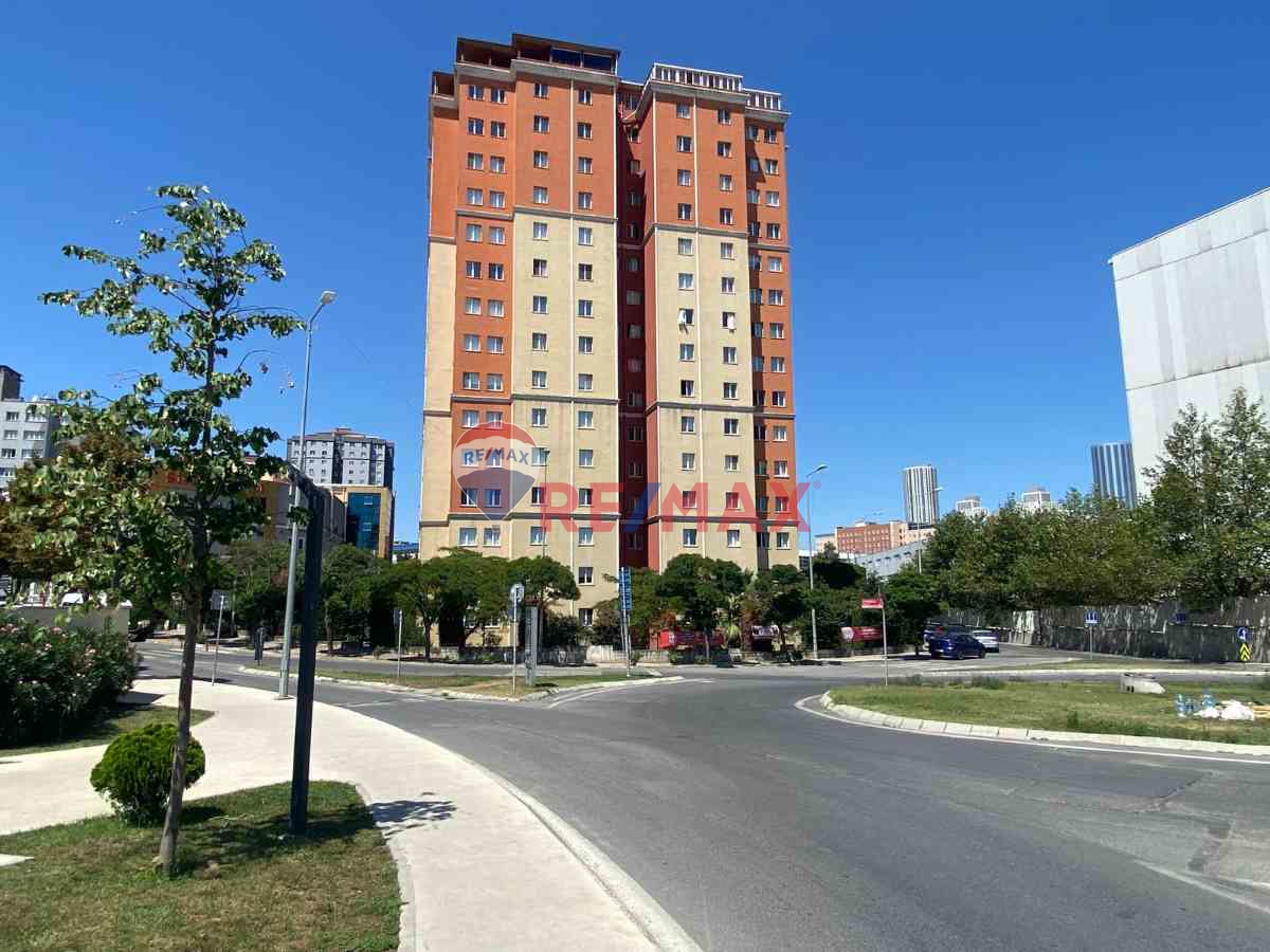 BEYLİKDÜZÜ A.KAHVECİ'DE METROBÜSE YAKIN VADİ KARŞISI  3+1 SATILIK DAİRE