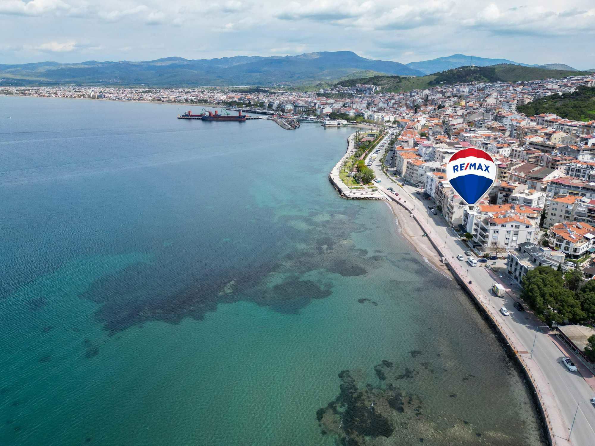 DİKİLİ'DE DENİZE SIFIR,LUX SATILIK YALI DAİRESİ..