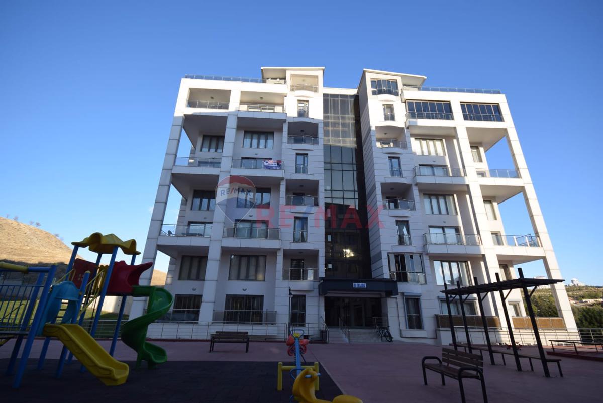 İNCEK ALACAATLI TRİOPARK EVLERİNDE 5+1 KİRALIK LOFT DAİRE