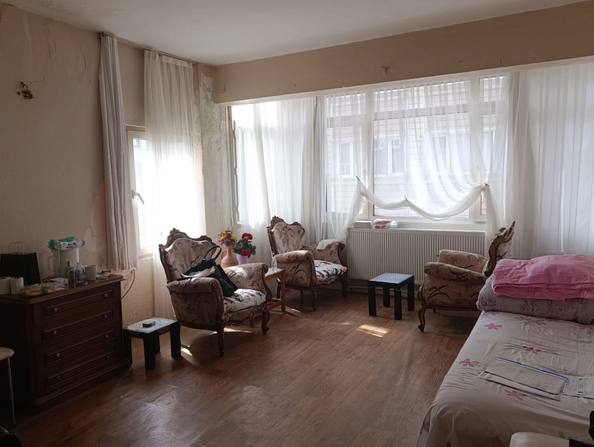 HORHOR CADDESİ SATILIK 2+1 DAİRE