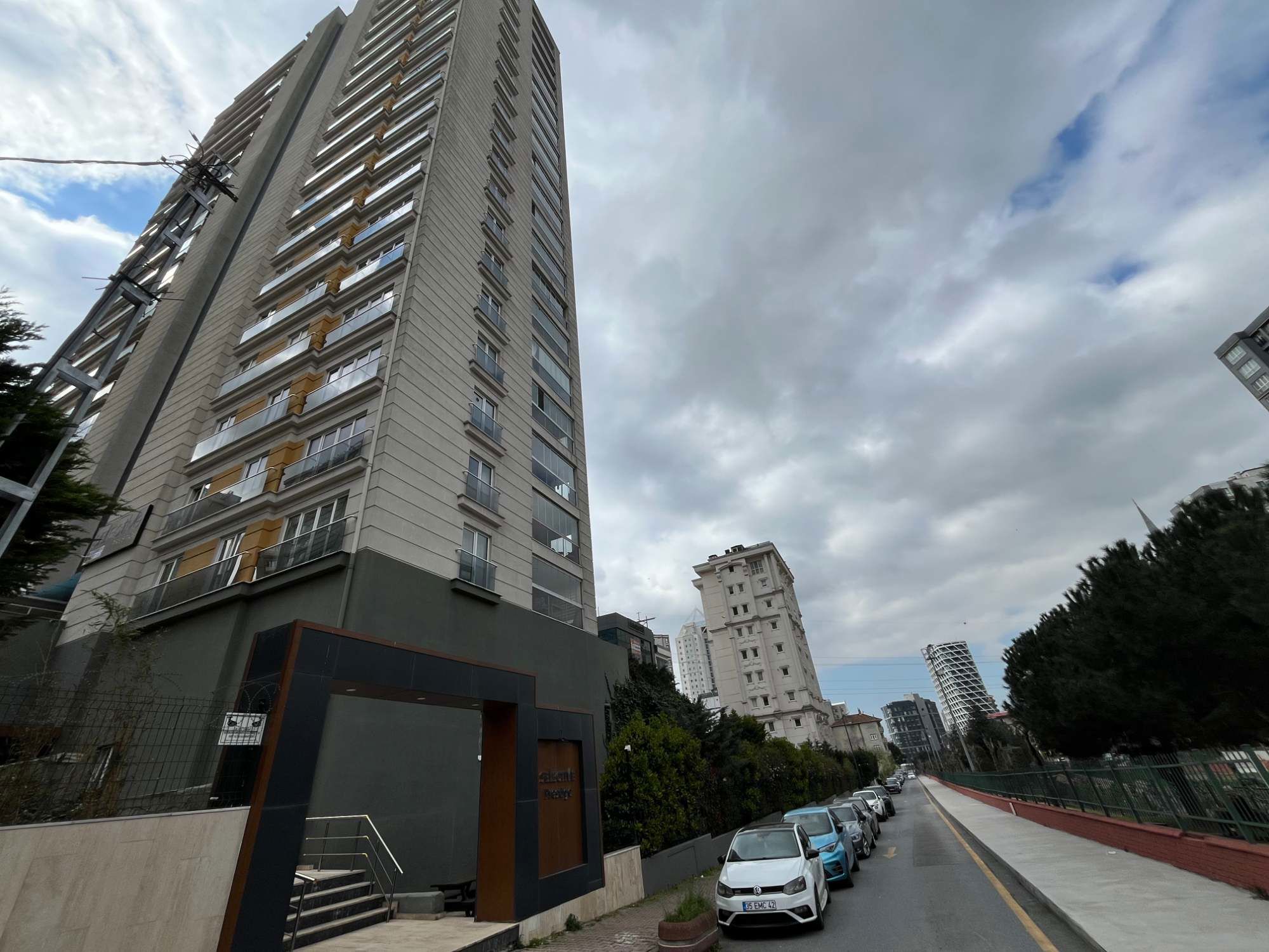 ATAŞEHIR FINANS MERKEZI KARŞISI 2+1 SATILIK LÜKS DAIRE