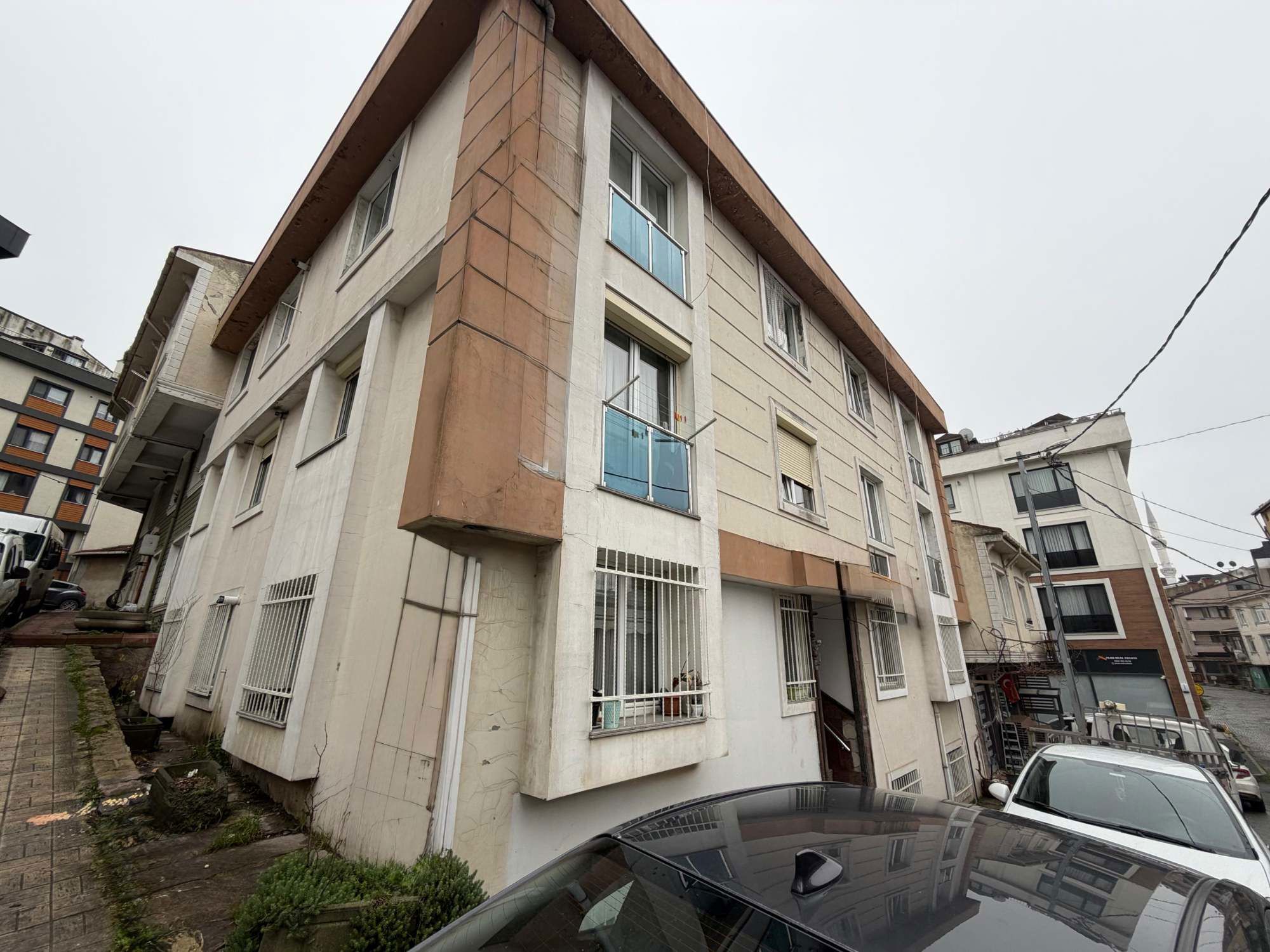 KEMERBURGAZ'DA TERS DUBLEKS SATILIK DAİRE