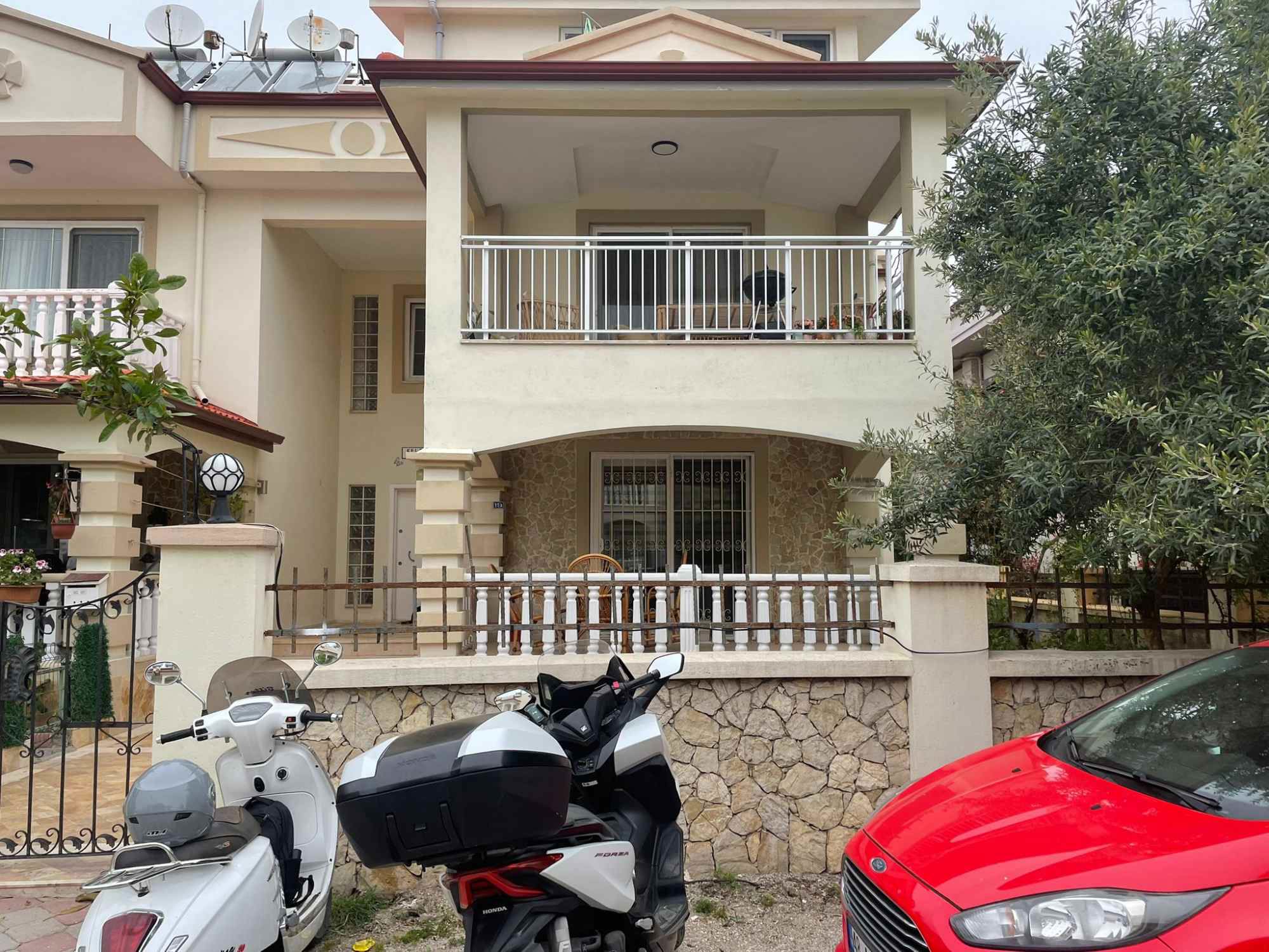 AKARCA'DA HARİKA KONUMDA OFİS BÜRO YAPMAYA UYGUN DAİRE