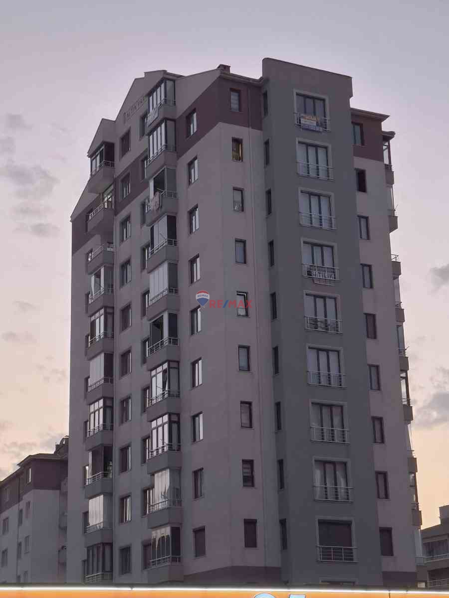 MELİKGAZİ ESENYURT YAVUZ CADDESİ ÜZERİNDE MERKEZE 1.5KM DE KİRALIK DUBLEKS