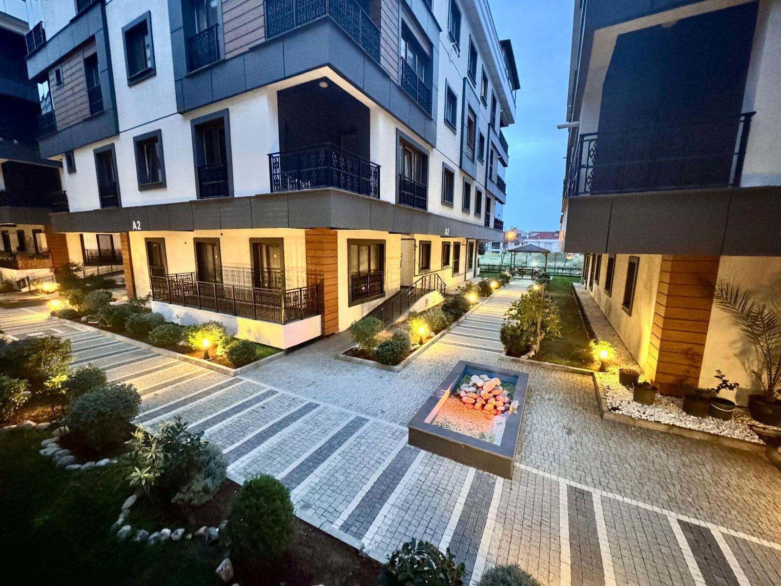 REMAX TEN BEYLİKDÜZÜ KAVAKLI MAHALLESİ YEDİTEPE LOCA SİTESİ 2+1