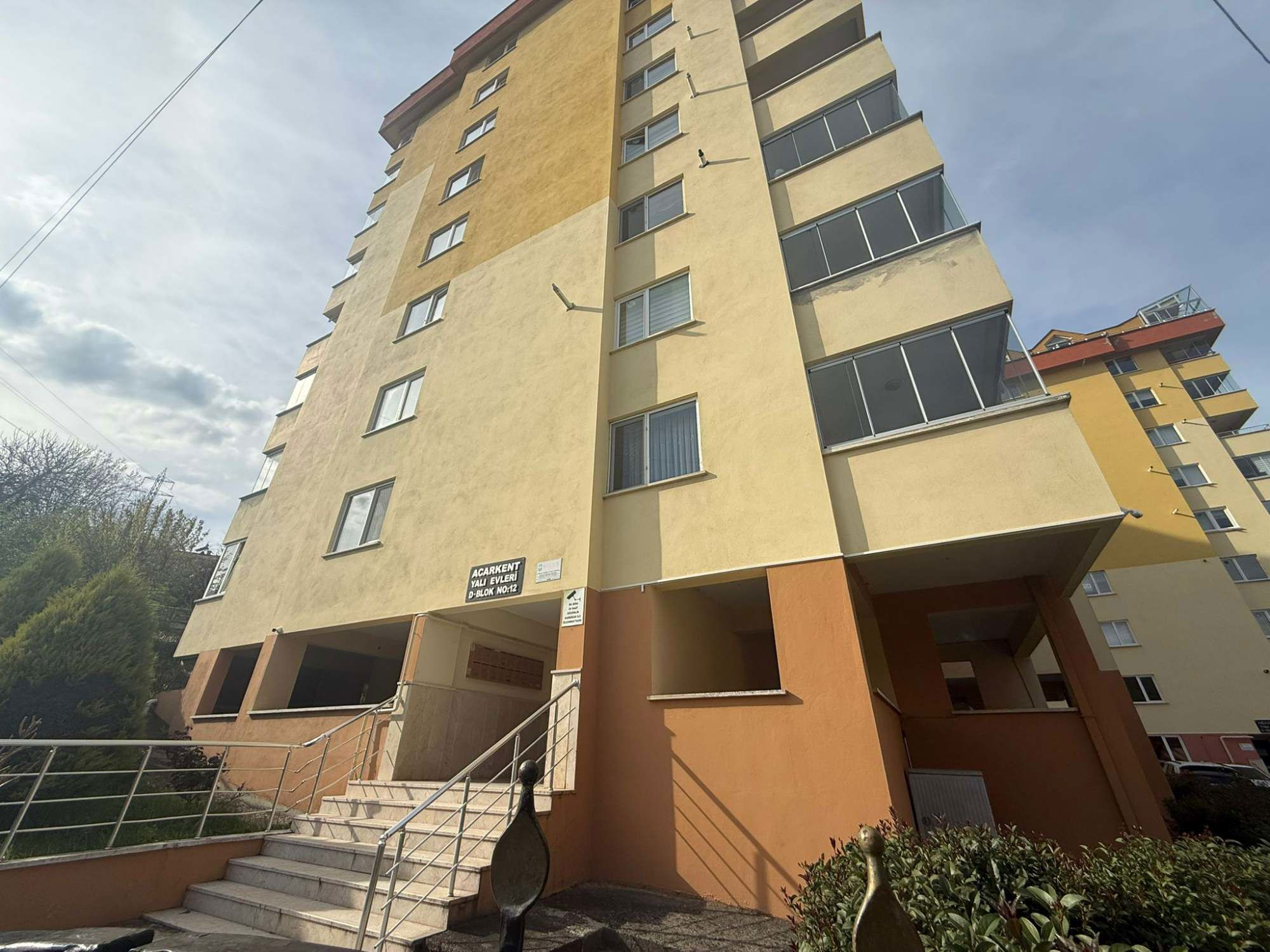 REMAX NADİR'DEN ACARKENT YALI EVLERİNDE 3+1 135 M2 DENİZ MANZARALI DAİRE