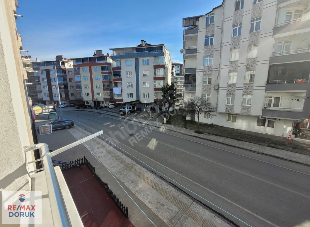 ADALET CADDESİNDE TÜM RESMİ KURUMLARA YAKIN GENİŞ 2+1