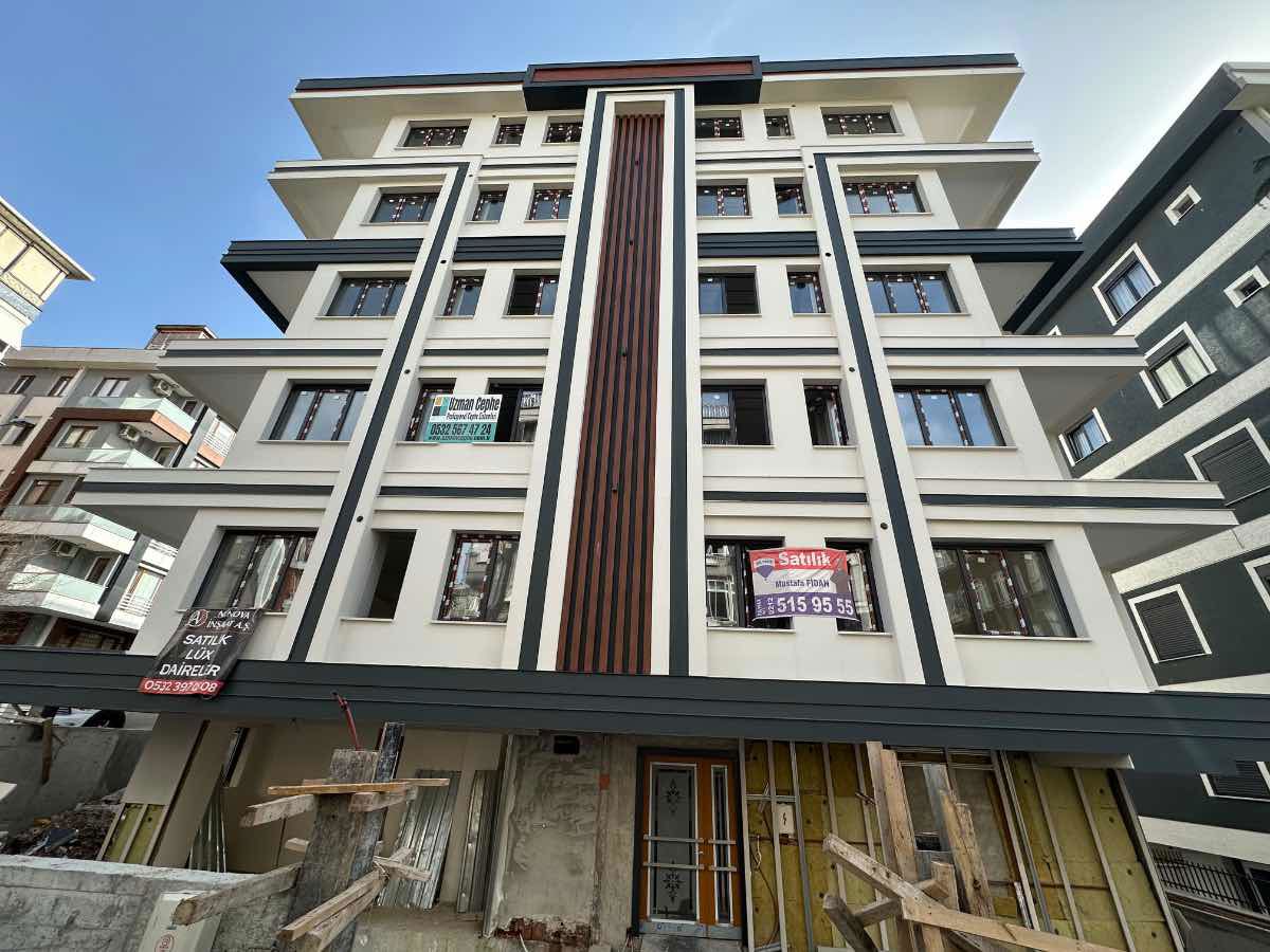 BAKIRKÖY DEVLET HASTANESİ YAKINI SIFIR ( 0 ) 100 M2 2+1