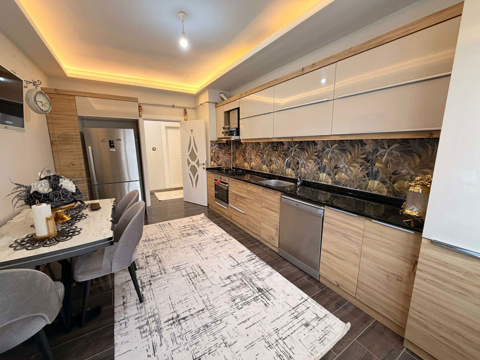 REMAX ARTIS'TEN HILALKENT ALTIN KULE'DE SATILIK LÜKS 3+1