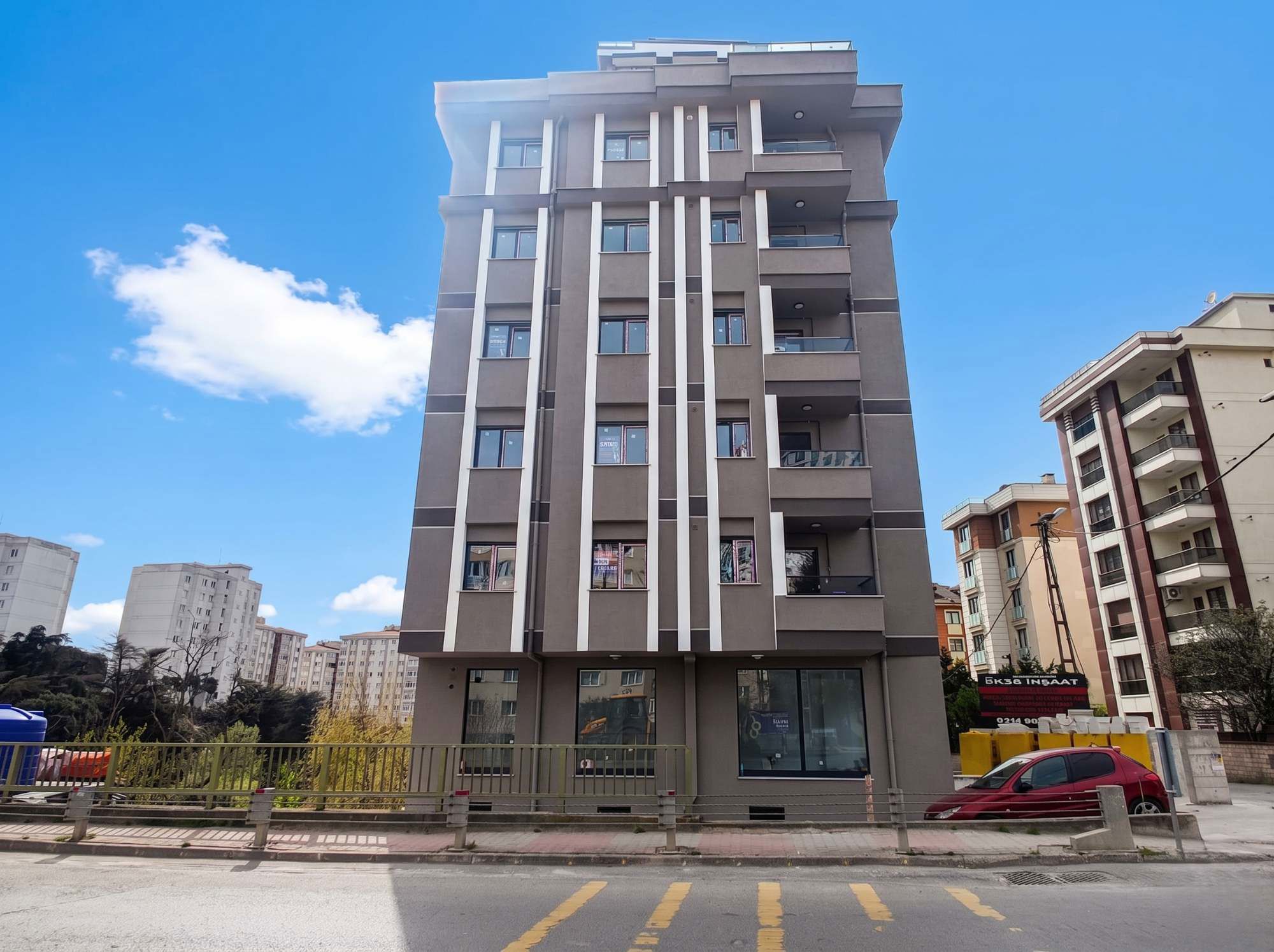 KARTAL YAKACIK ÇARŞIYA YAKIN CADDE ÜZERI SIFIR BİNADA SATILIK 2+1