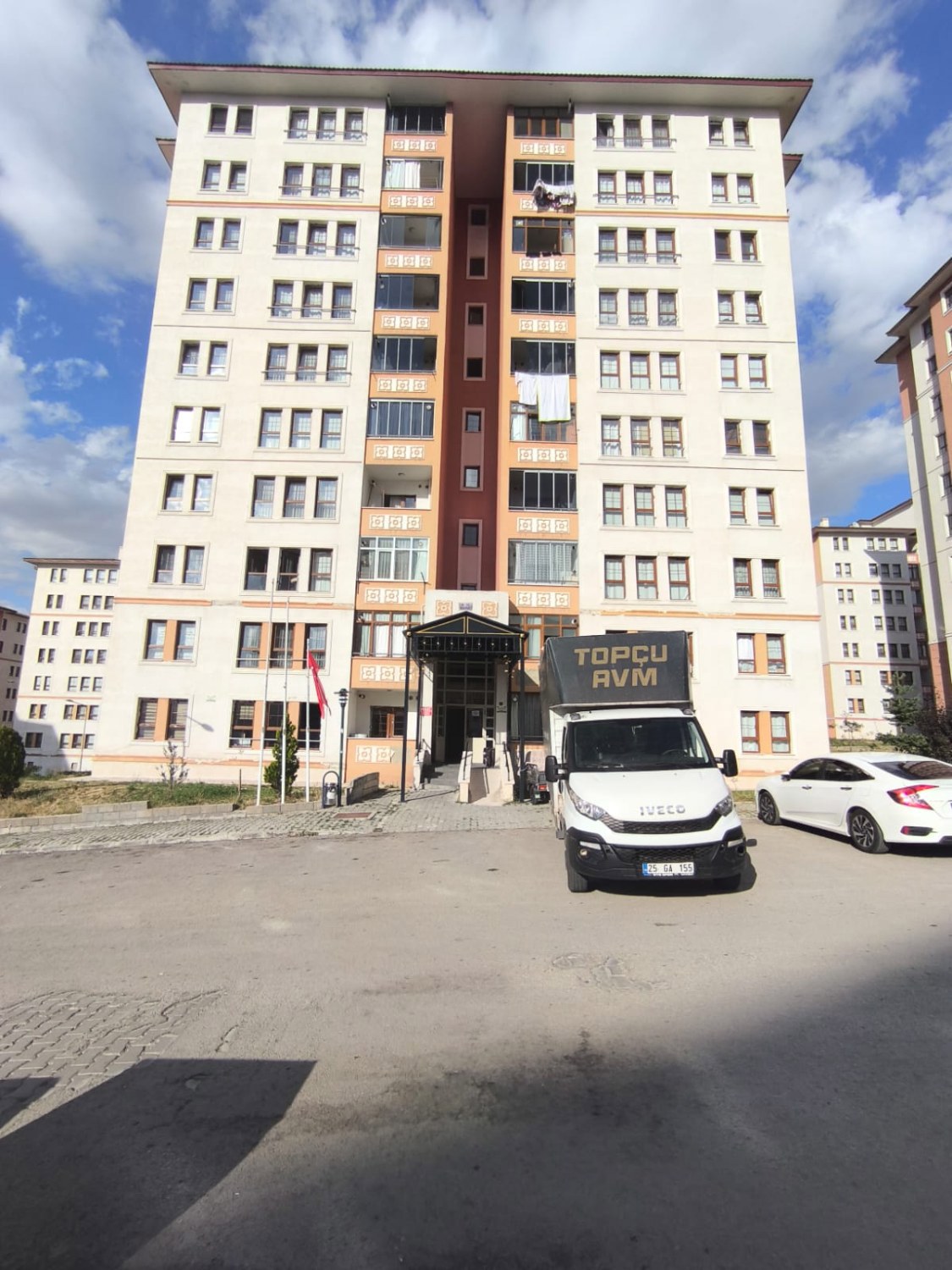 REMAX ARTIS'DEN A.GAZI TOKILERDE SATILIK 3+1 DAIRE