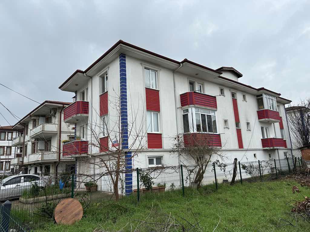 REMAX MAVİ'DEN ORTA MAHALLE'DE KİRALIK 2+1 DAİRE