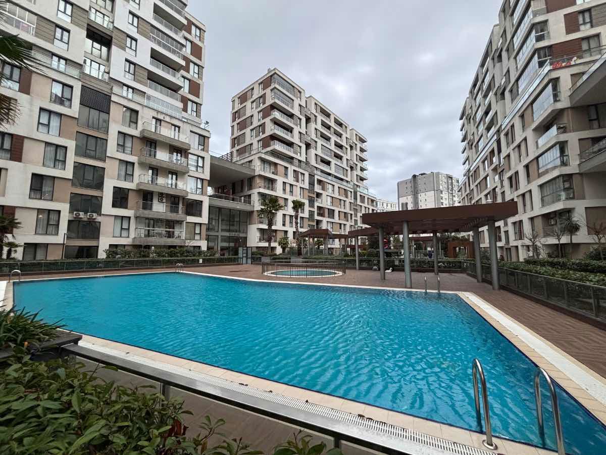 WESTSIDE 1'DE ARAKAT VE DEV BAHÇELİ 3+1 SATILIK DAİRE