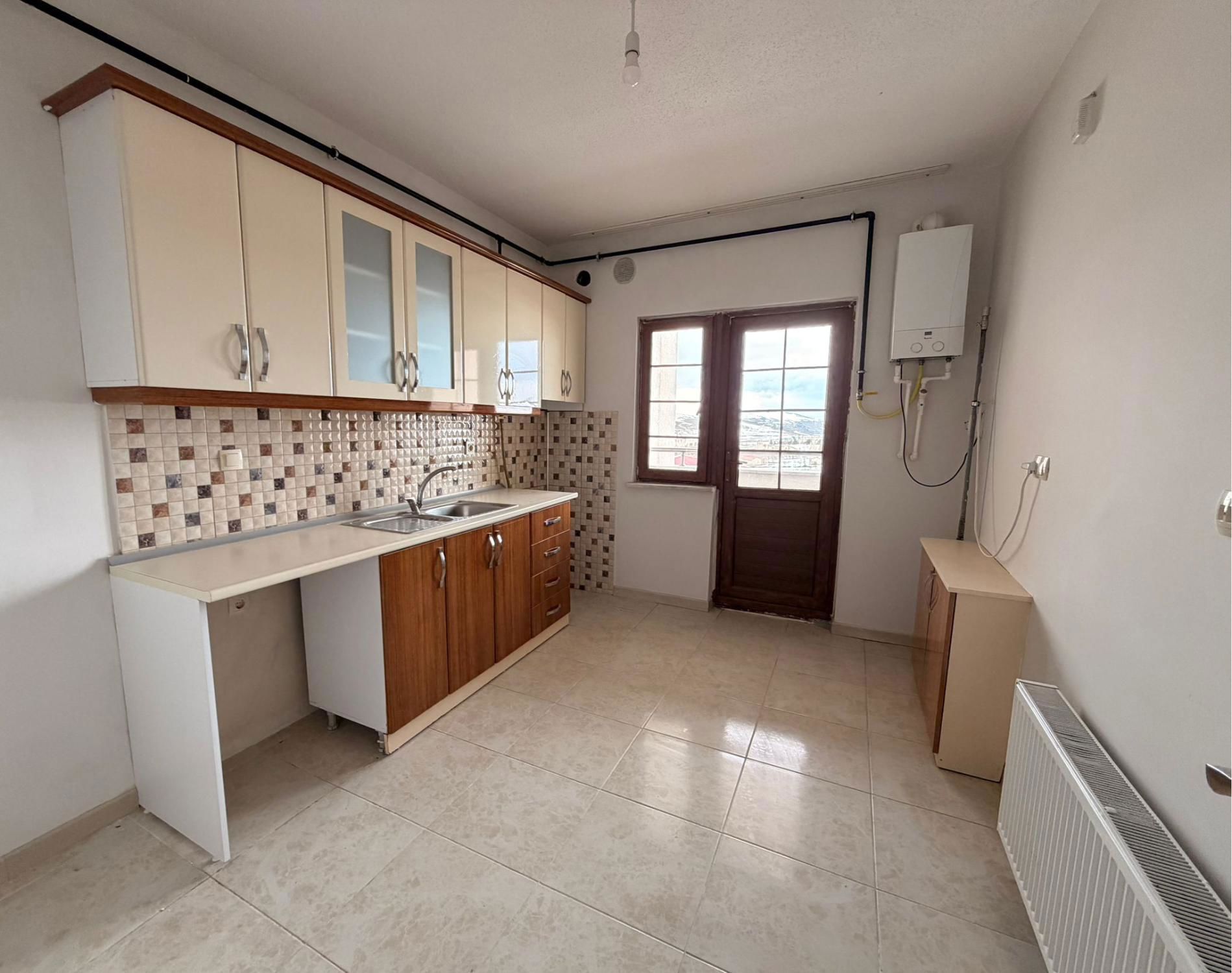 REMAX ARTIS'DEN A.GAZI TOKILERDE KIRALIK 3+1 DAIRE