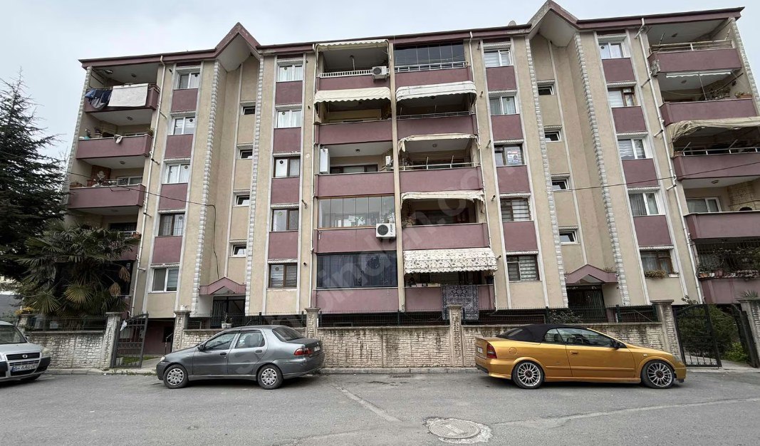 REMAX DESIGN ERENLER ERGÜN EVLER SİTESİNDE SATILIK 3+1 DAİRE