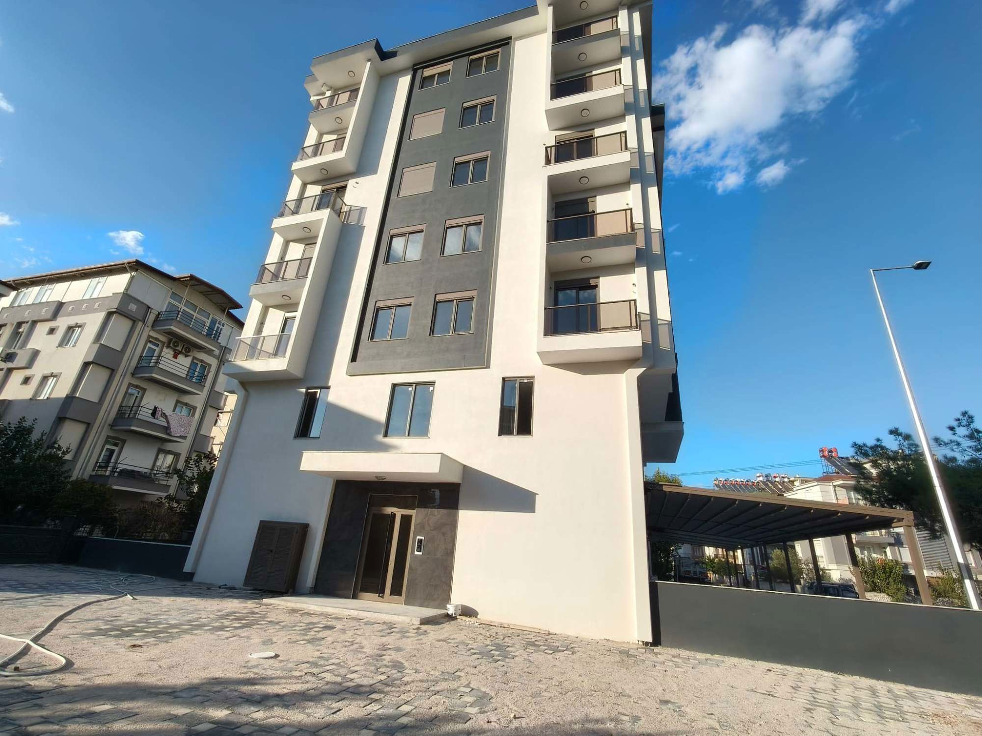 VARSAK'TA SIFIR BİNADA KİRALIK DAİRE EBEVEYN BANYOLU & AYRI MUTFAKLI 2+1