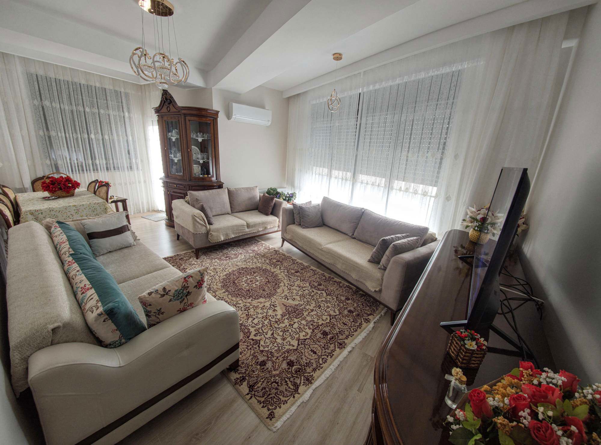 ÇINAR MAHALLESİ HATBOYU CADDESİNDE KAPALI MUTFAKLI BALKONLU SATILIK 2+1