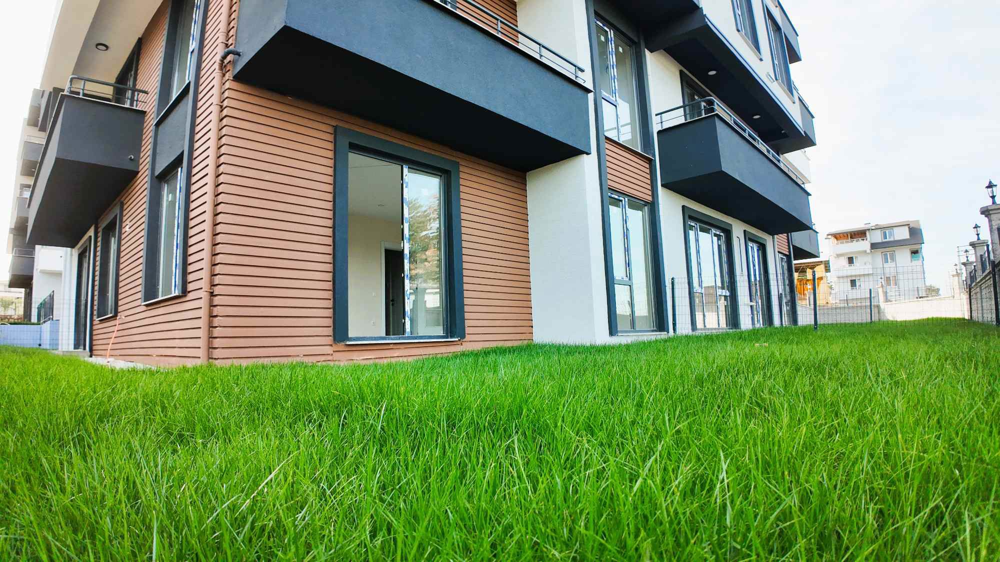 KARTEPE UZUNTARLA'DA KİRALIK 3+1 SIFIR BAHÇE DUBLEKS DAİRE
