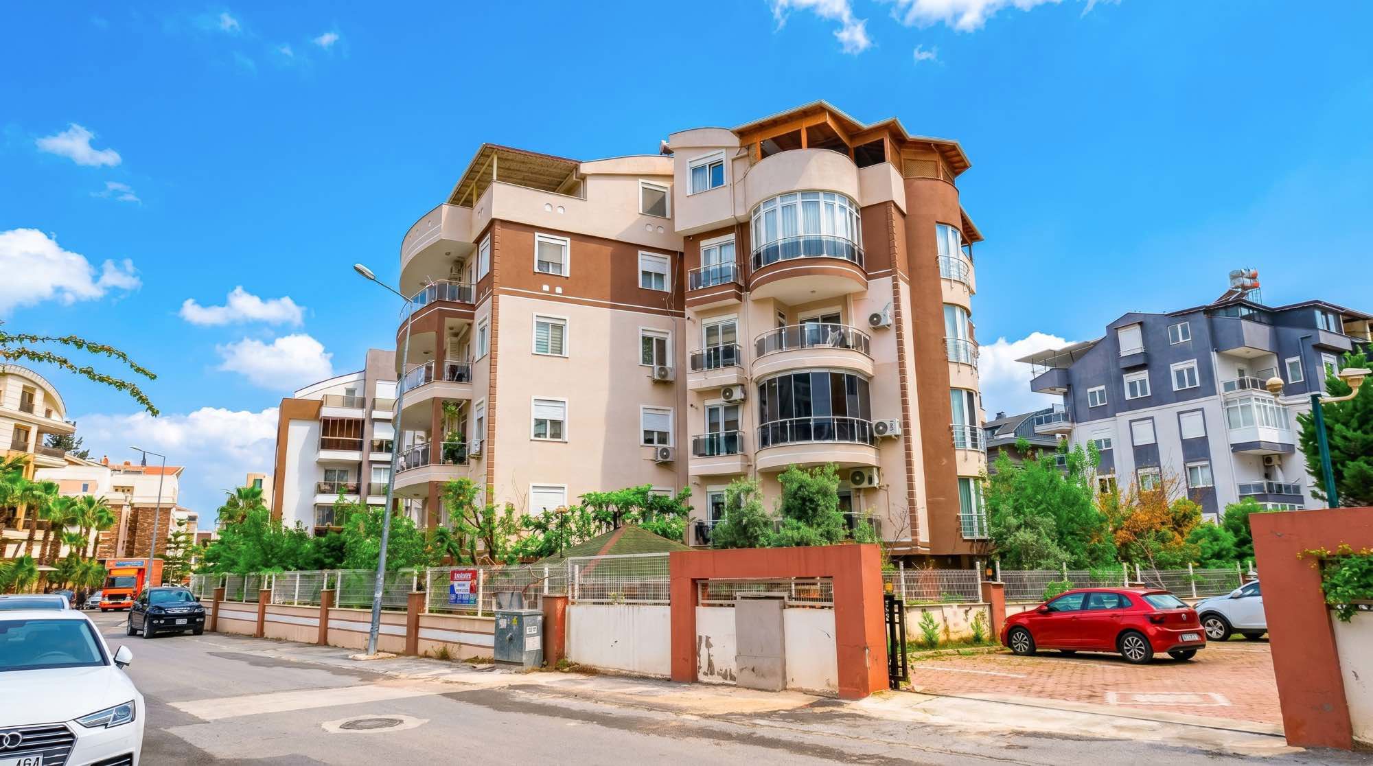 KONYAALTI UNCALI'DA SATILIK 3+1 DAIRE - ARA KAT, OTOPARKLI