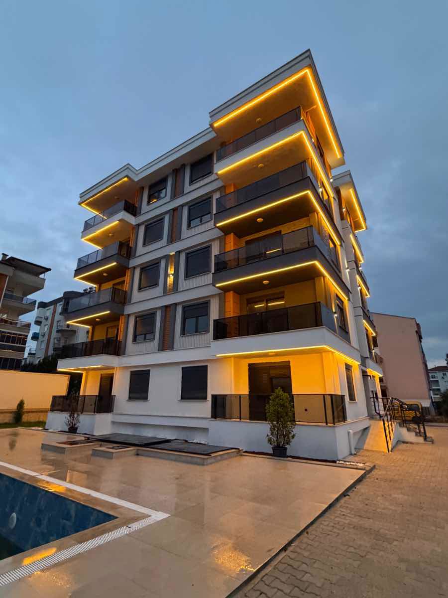 YENIKÖY'DE HAVUZLU SITEDE SATILIK 1+1 DAIRE