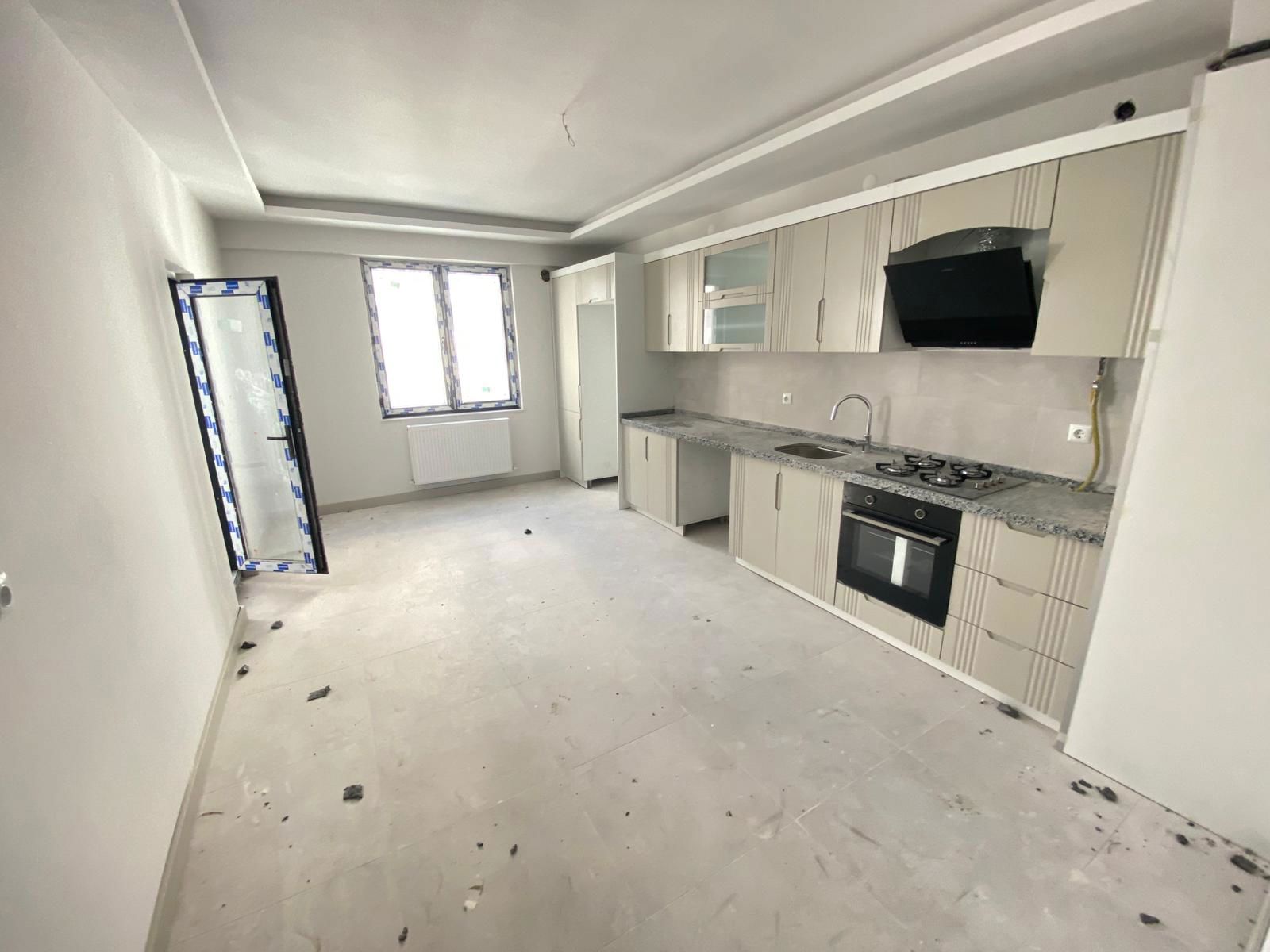 REMAX İLKE'DEN TERMİNAL CAD ÜSKÜDAR SİTESİ'NDE 4+1 SATILIK DAİRE