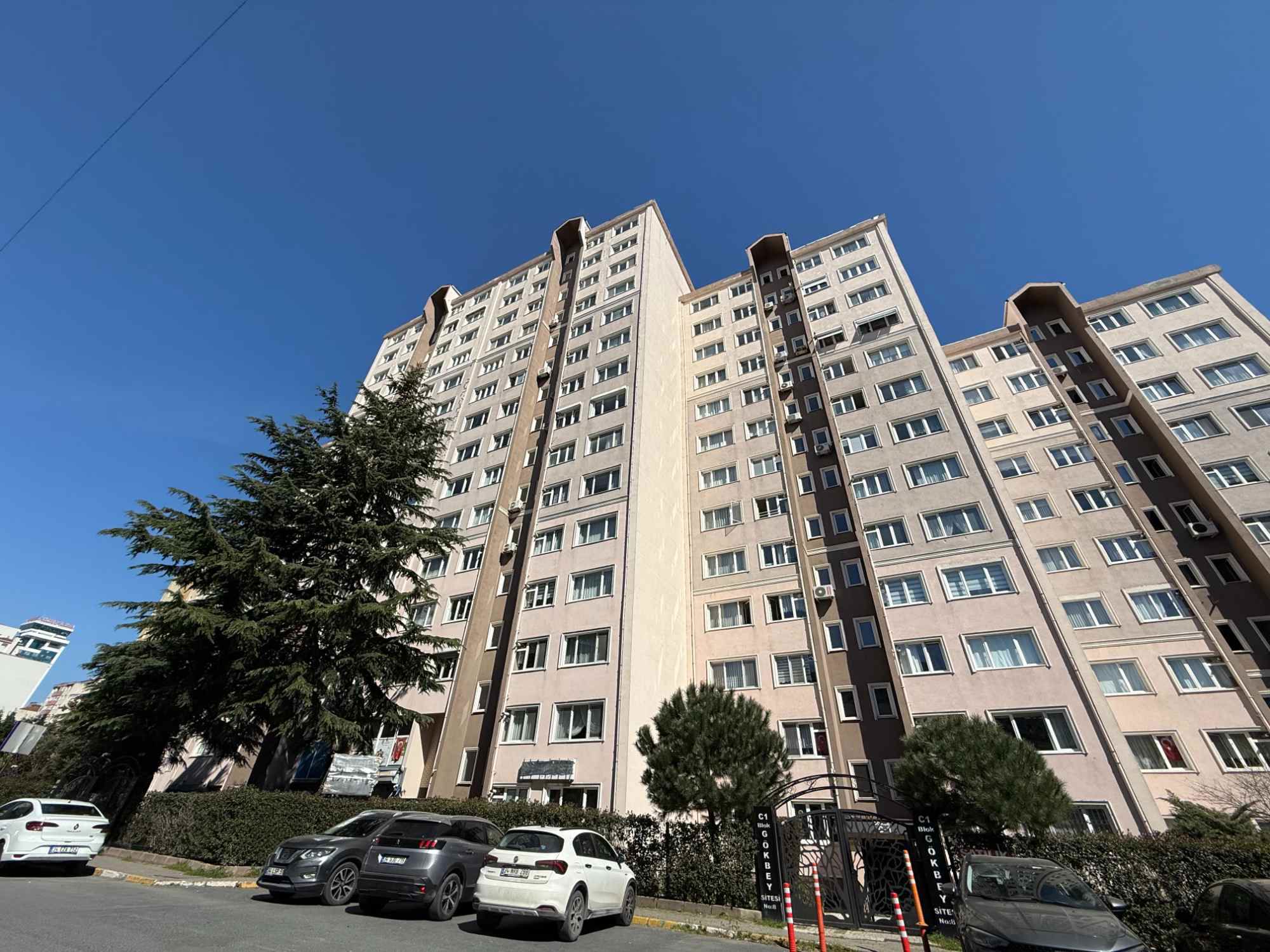 BEYLİKDÜZÜ METROBÜSE YÜRÜME MESAFESİNDE SATILIK 3+1 DAİRE