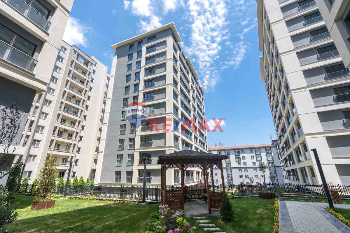 REMAX GELİŞİMDEN ALYA 4 MEVSİM SİTESİNDE 2+1 ARA KAT SATILIK DAİRE