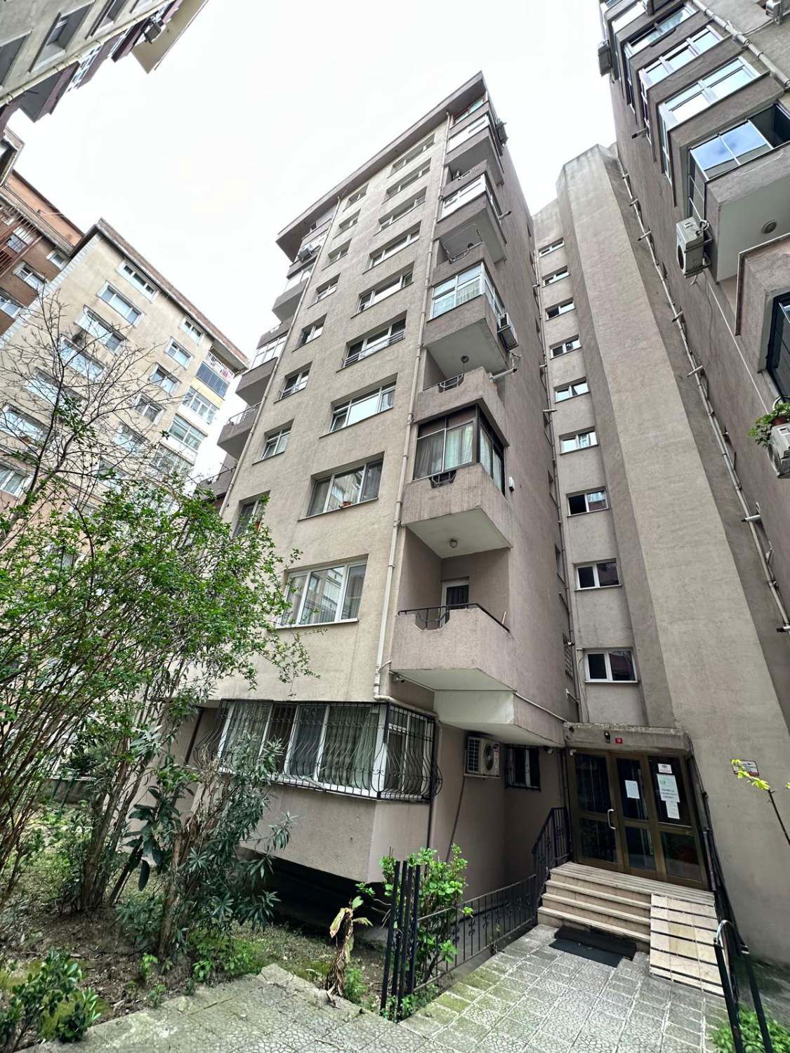 GÜNGÖREN OSMANİYE / TOZKOPARAN’DA, METROYA YÜRÜME MESAFESİNDE, SİTE İÇİNDE SATILIK DAİRE!