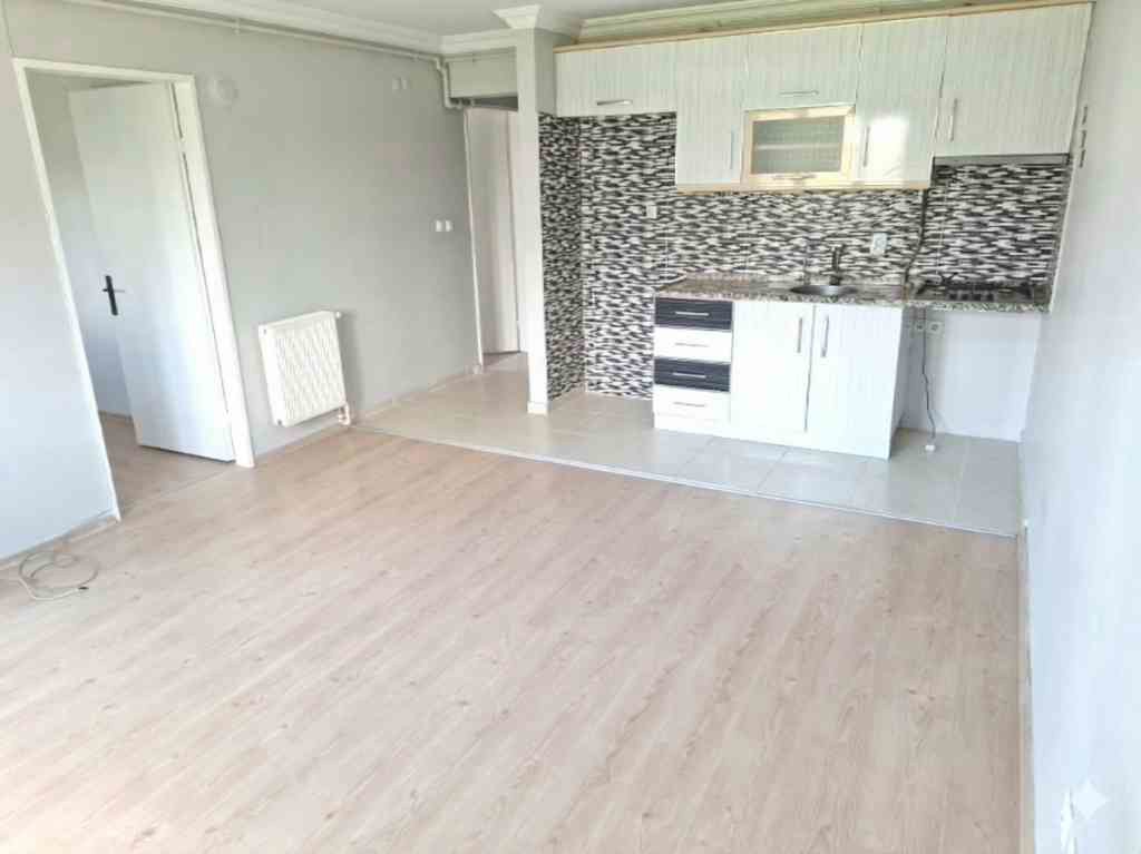 EVKA-6'DA FERAH AYDINLIK SATILIK 2+1 DAİRE
