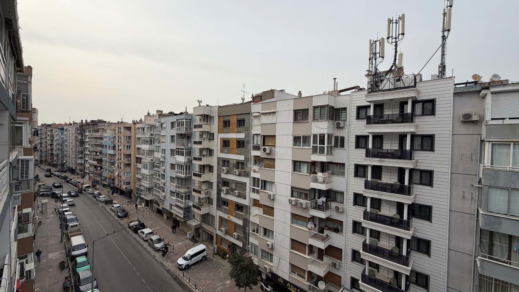 MITHATPAŞA CADDESI ÜZERINDE, GENÇ BINADA, OTOPARKLI 3+1 DAIRE